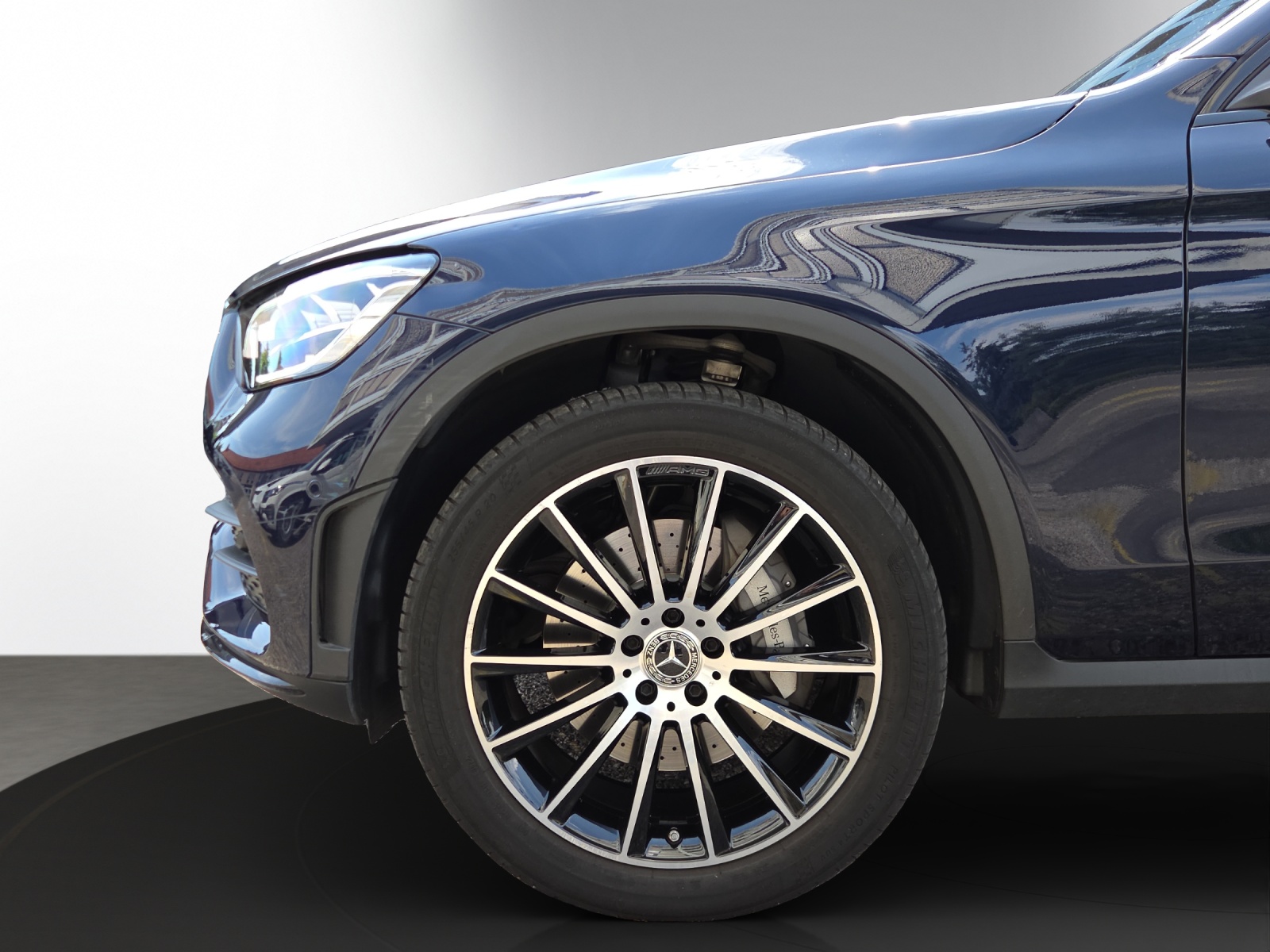 MERCEDES-BENZ GLC 300 e AMG Line Plus 4Matic 9G-Tronic-showroom-element-3