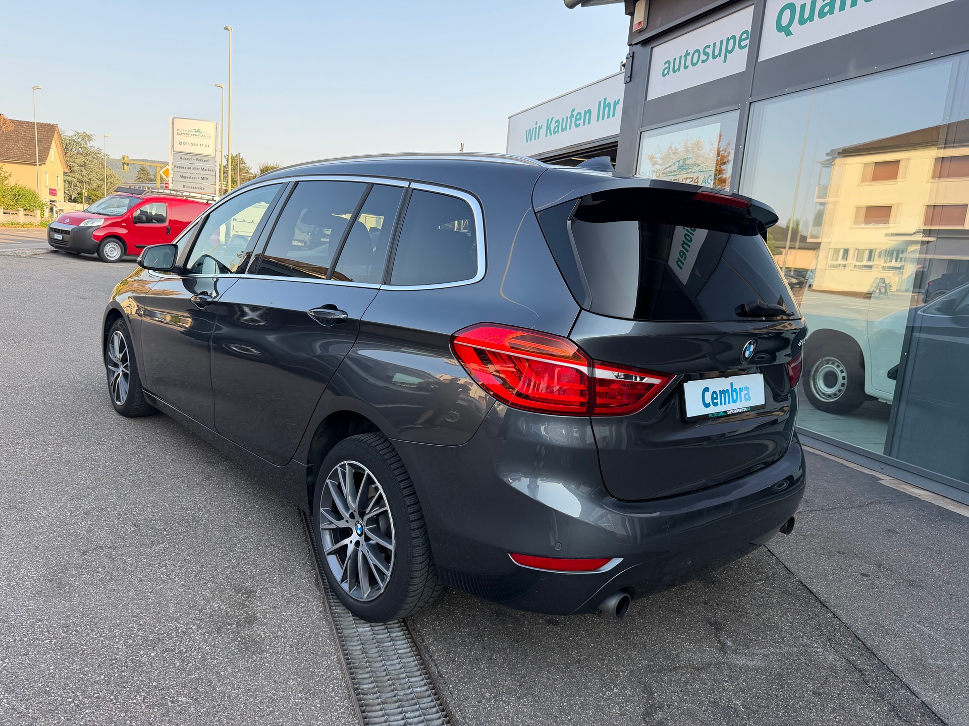 BMW 220i Gran Tourer Steptronic-showroom-element-2