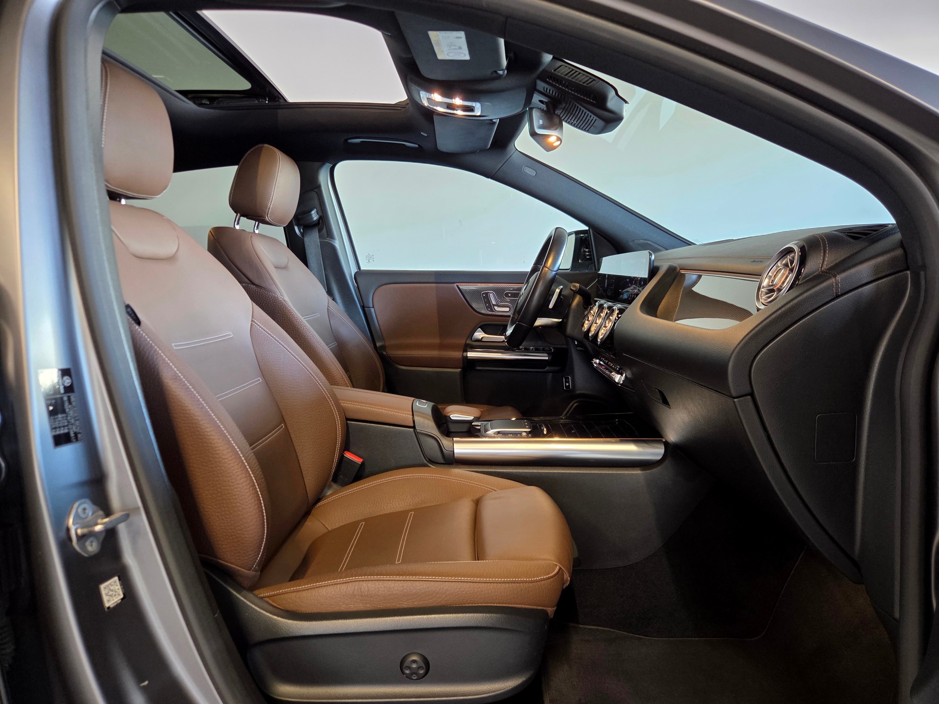 MERCEDES-BENZ GLA 250-image-14