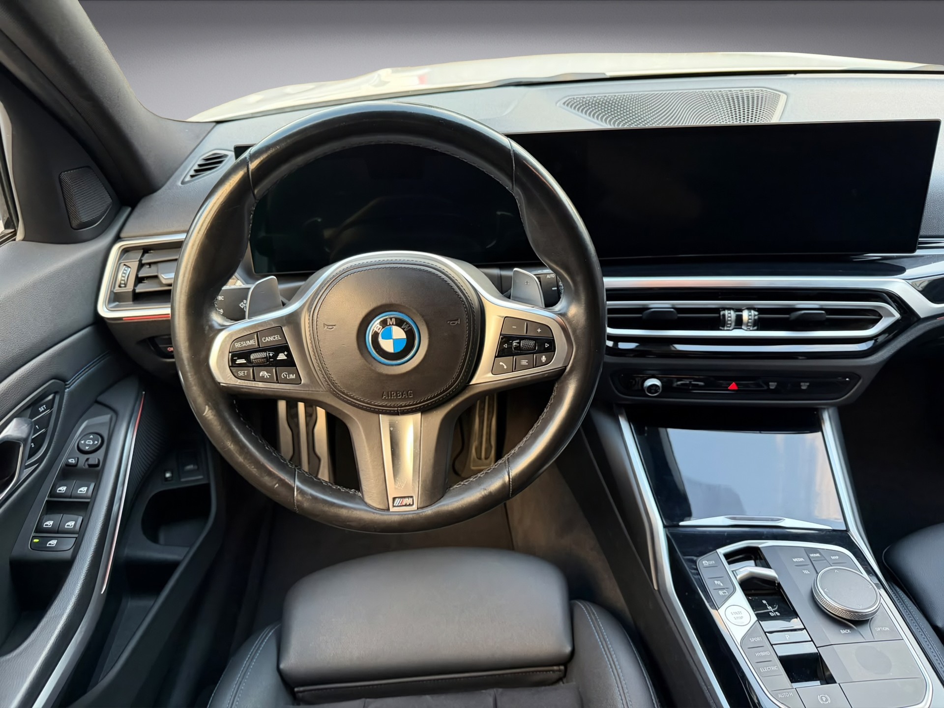 BMW 330e x DriveTouring Steptronic M Sport-image-7
