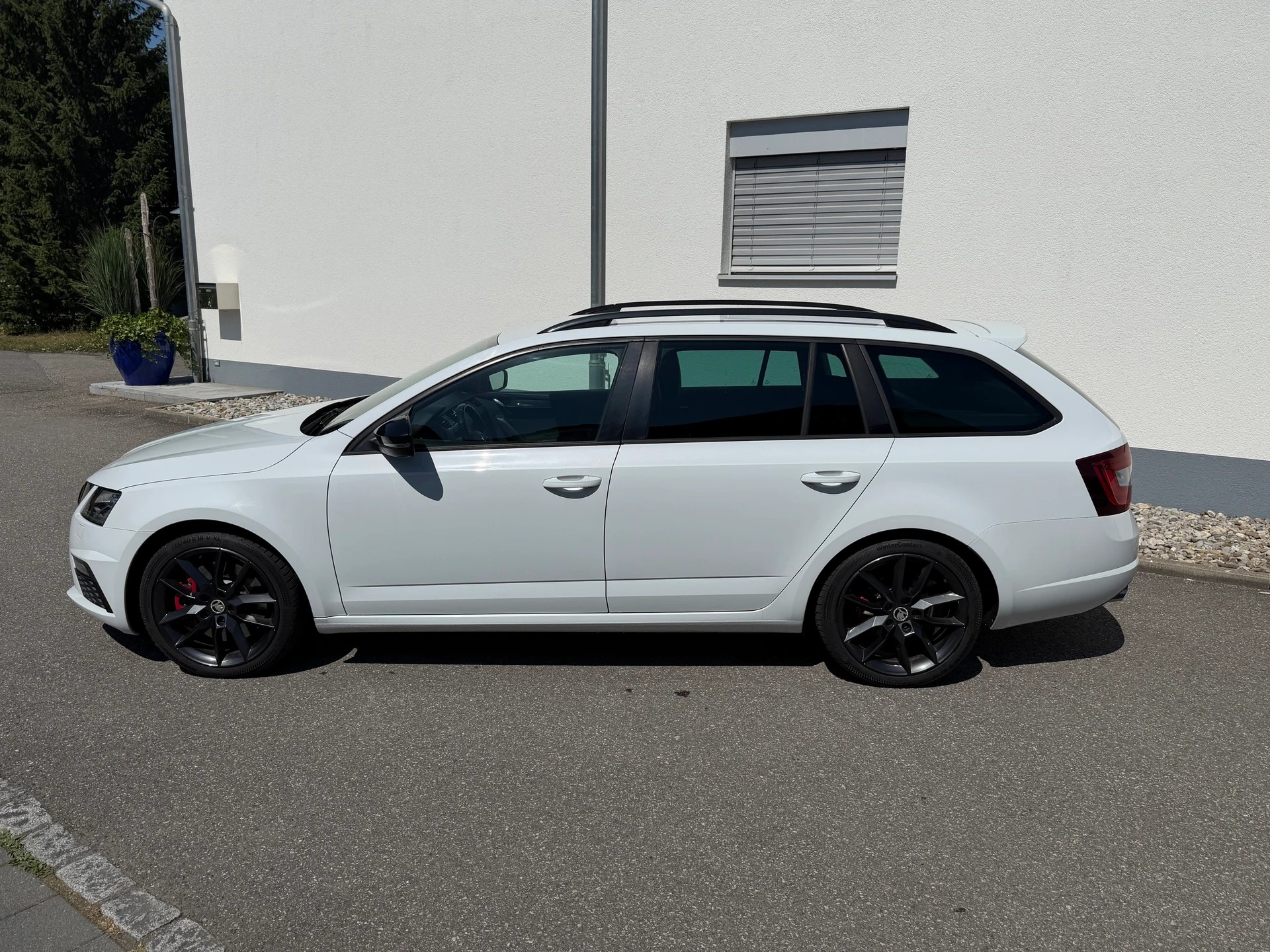 SKODA Octavia Combi 2.0 TSI RS-image-12
