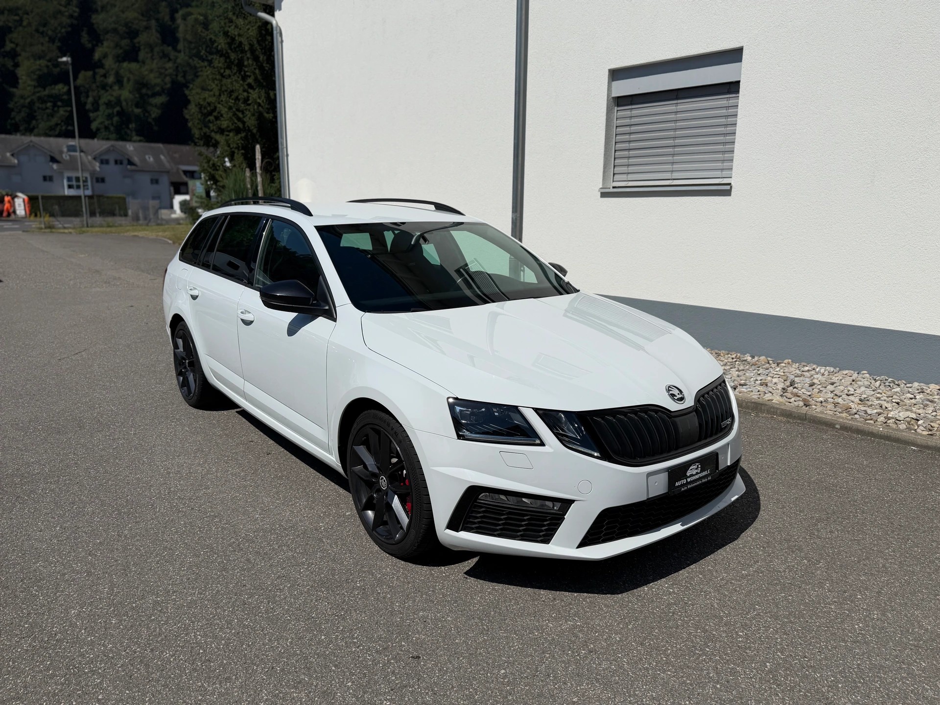 SKODA Octavia Combi 2.0 TSI RS-showroom-element-1