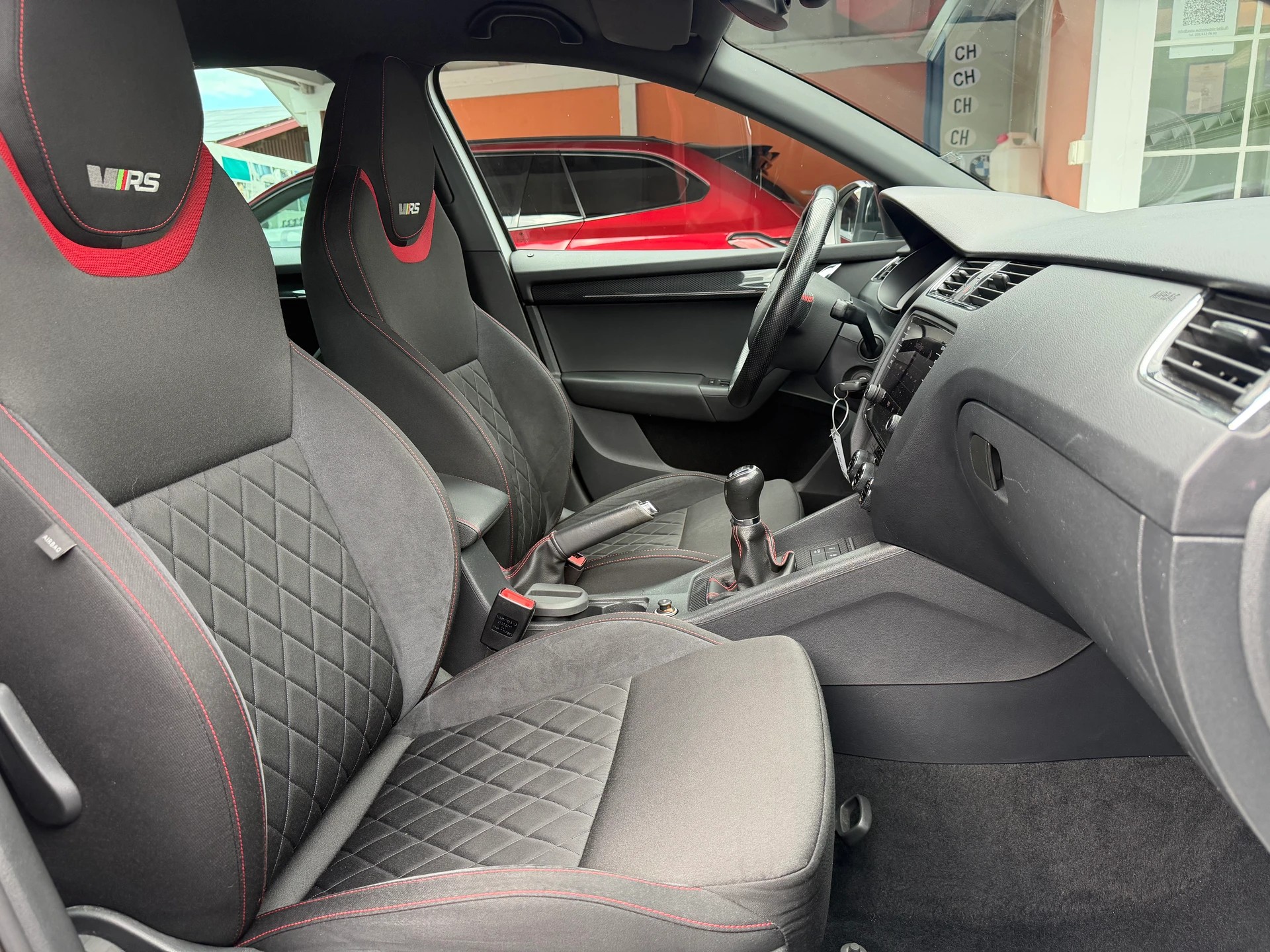 SKODA Octavia Combi 2.0 TSI RS-image-17