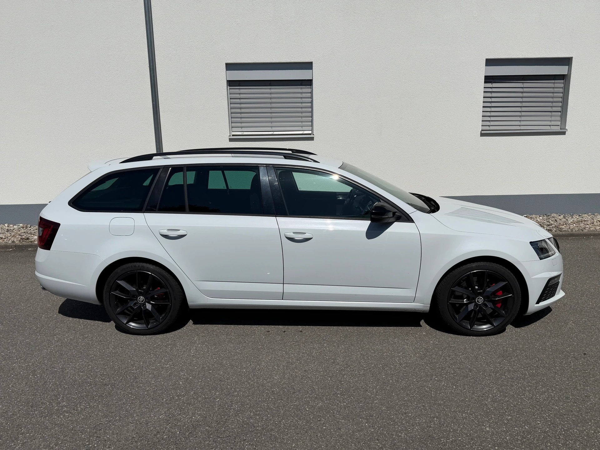SKODA Octavia Combi 2.0 TSI RS-image-4