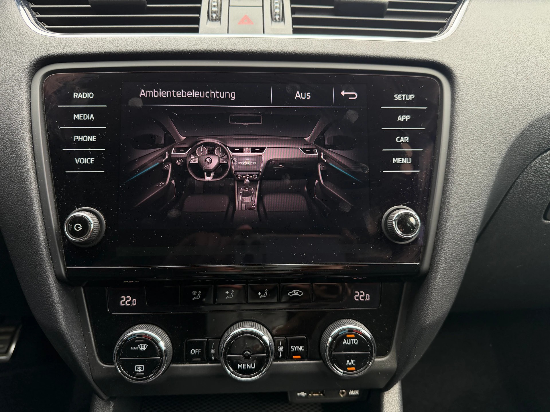 SKODA Octavia Combi 2.0 TSI RS-image-23