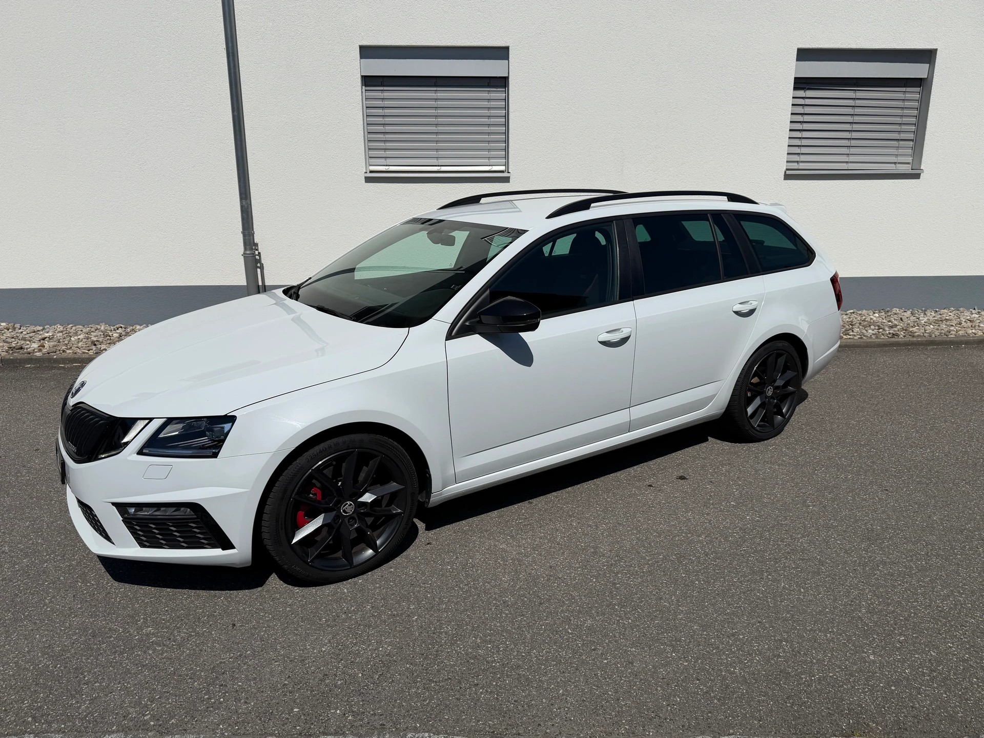 SKODA Octavia Combi 2.0 TSI RS-image-10