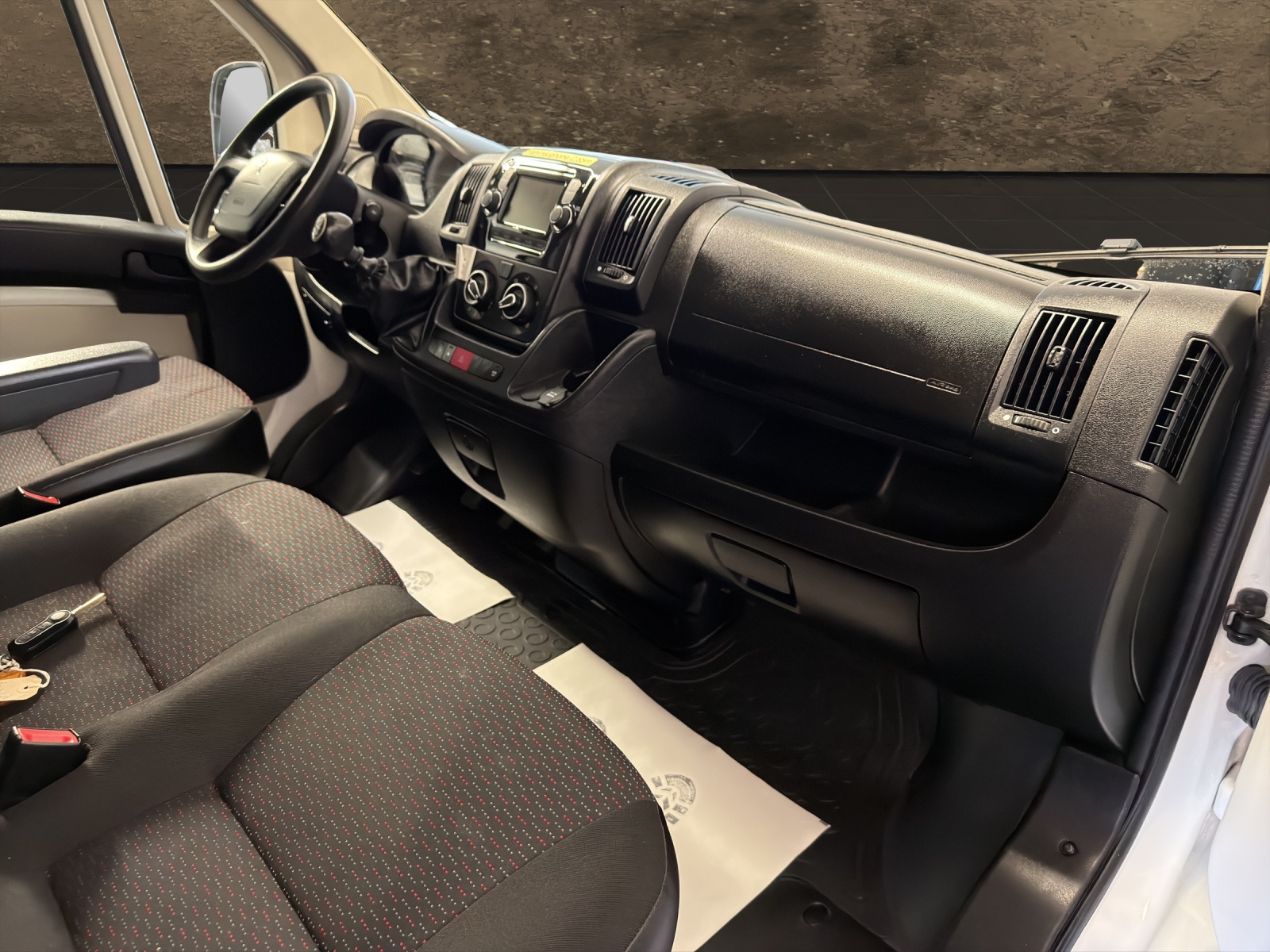 PEUGEOT Boxer 2.0 HDI 335 Active L2H2 *3-Sitzer*-image-10