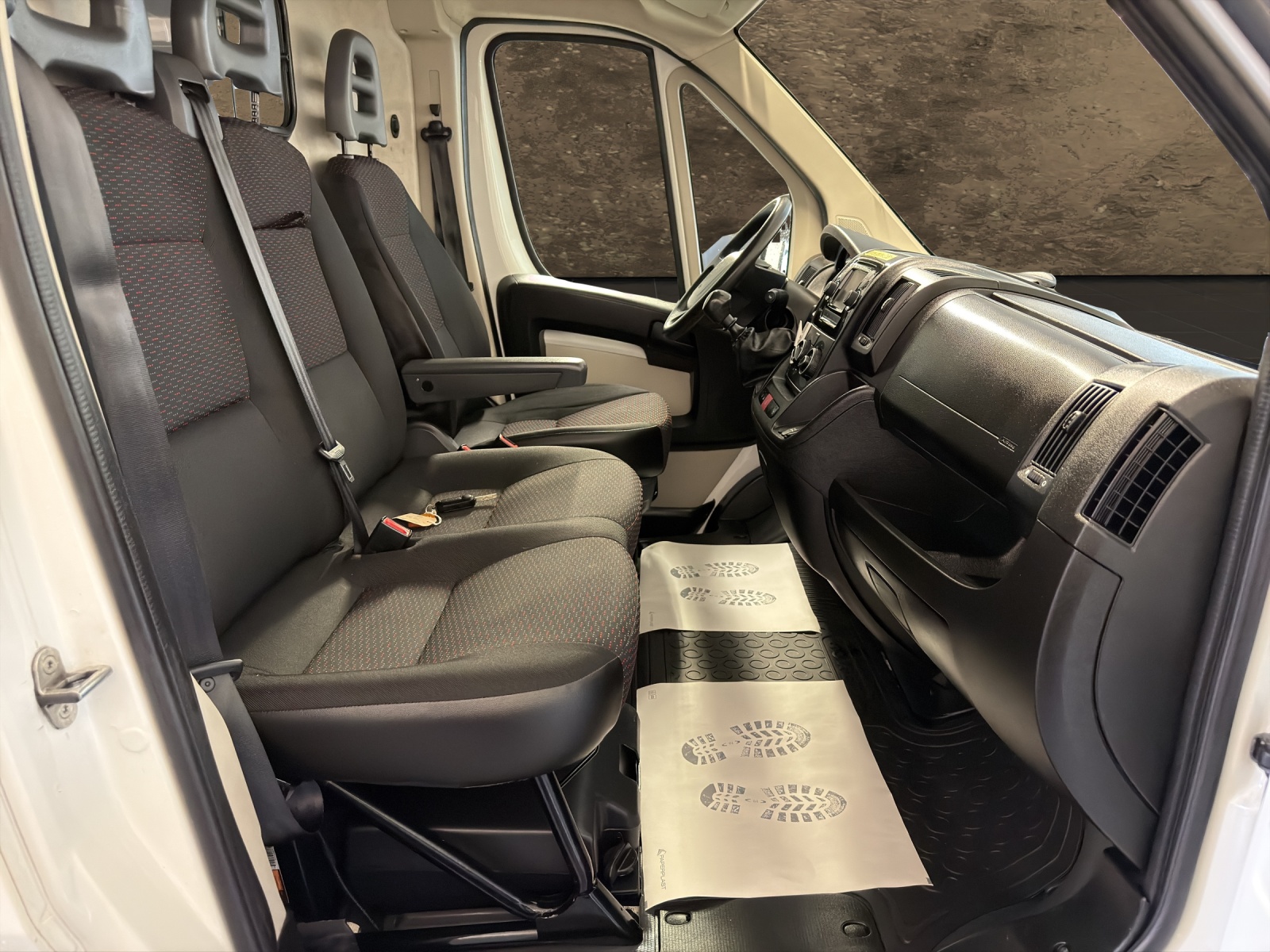 PEUGEOT Boxer 2.0 HDI 335 Active L2H2 *3-Sitzer*-image-11