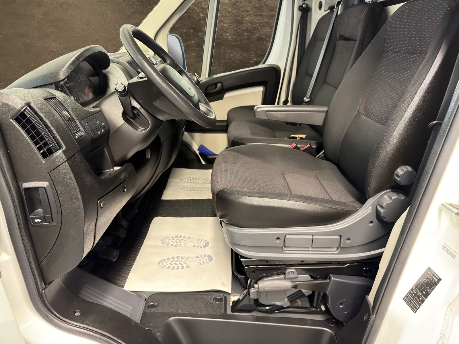 PEUGEOT Boxer 2.0 HDI 335 Active L2H2 *3-Sitzer*-image-9