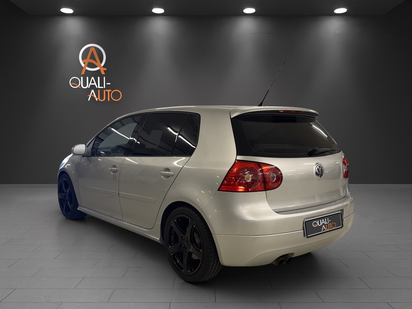 VW Golf 2.0 TFSI GTI-showroom-element-3