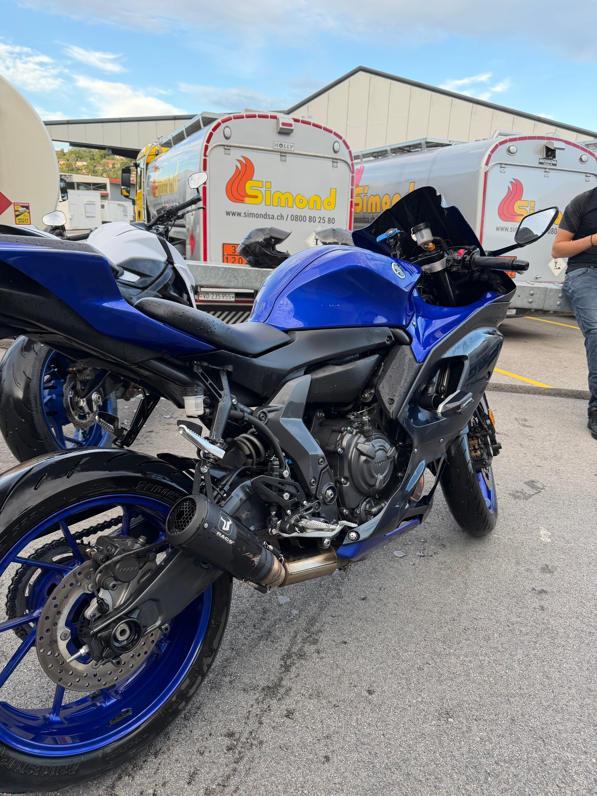 YAMAHA R7-image-0