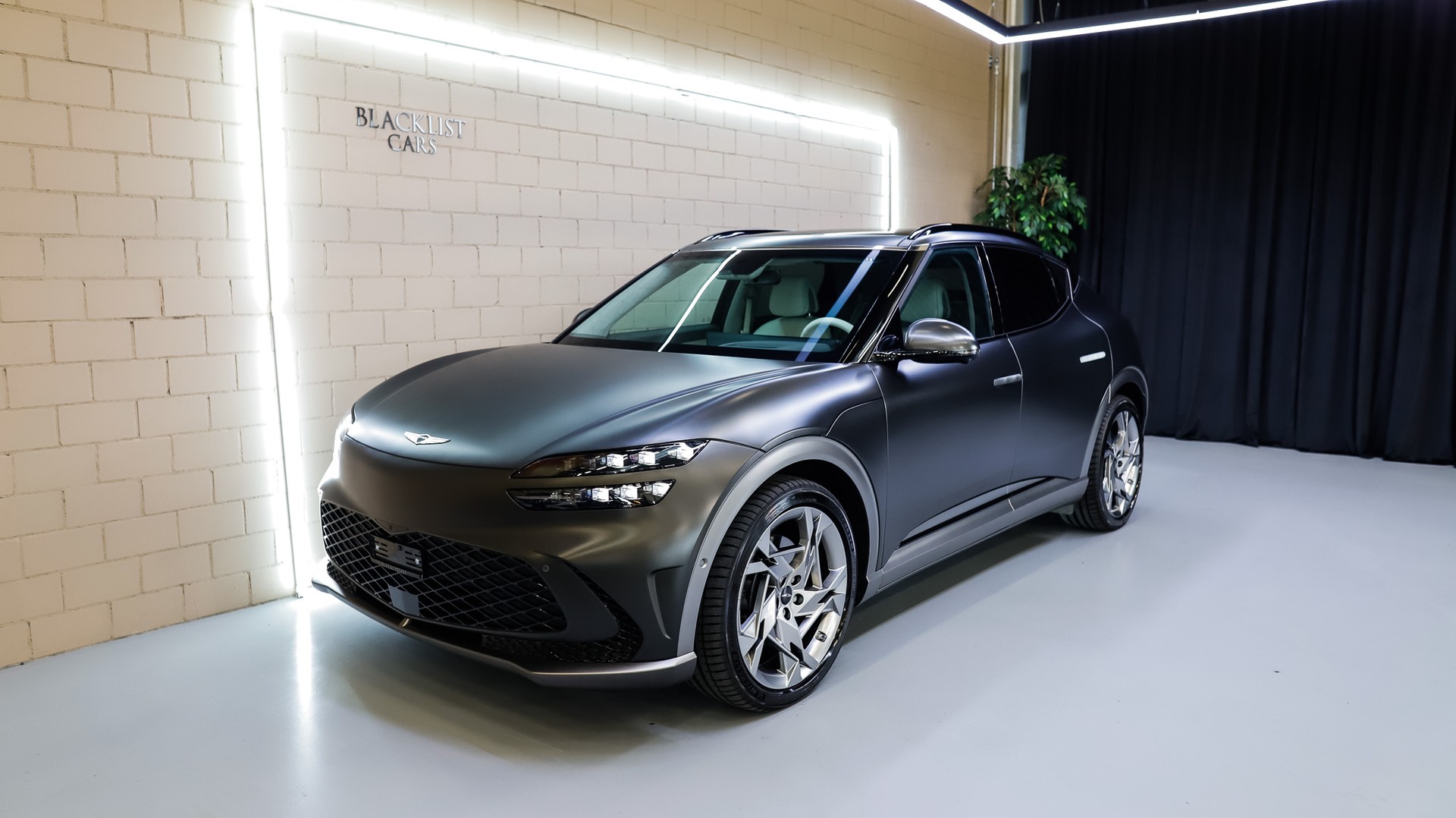 GENESIS GV60 77.4 kWh Sport Plus AWD * Makalu Gray Matt *