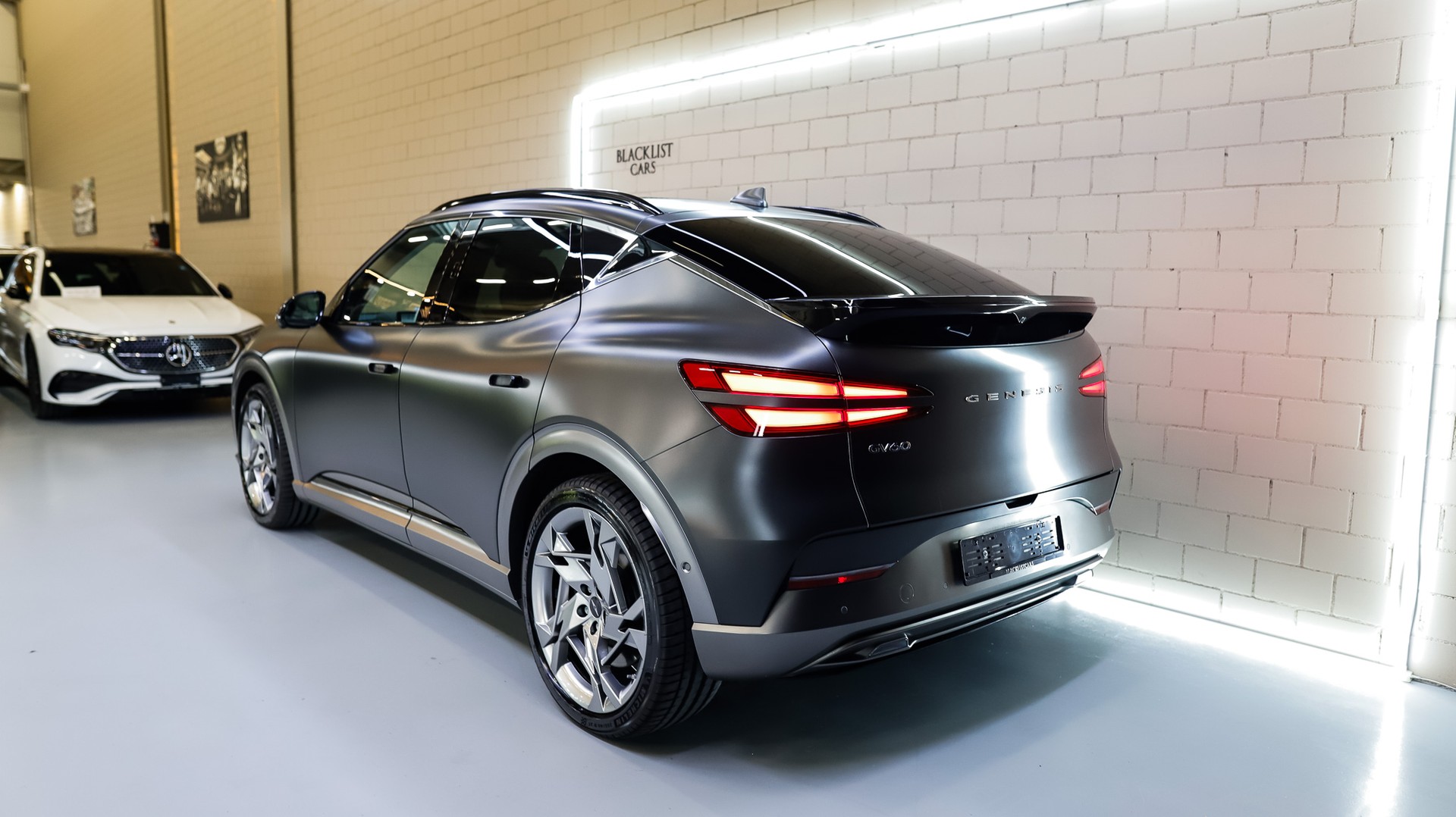 GENESIS GV60 77.4 kWh Sport Plus AWD * Makalu Gray Matt *-image-4