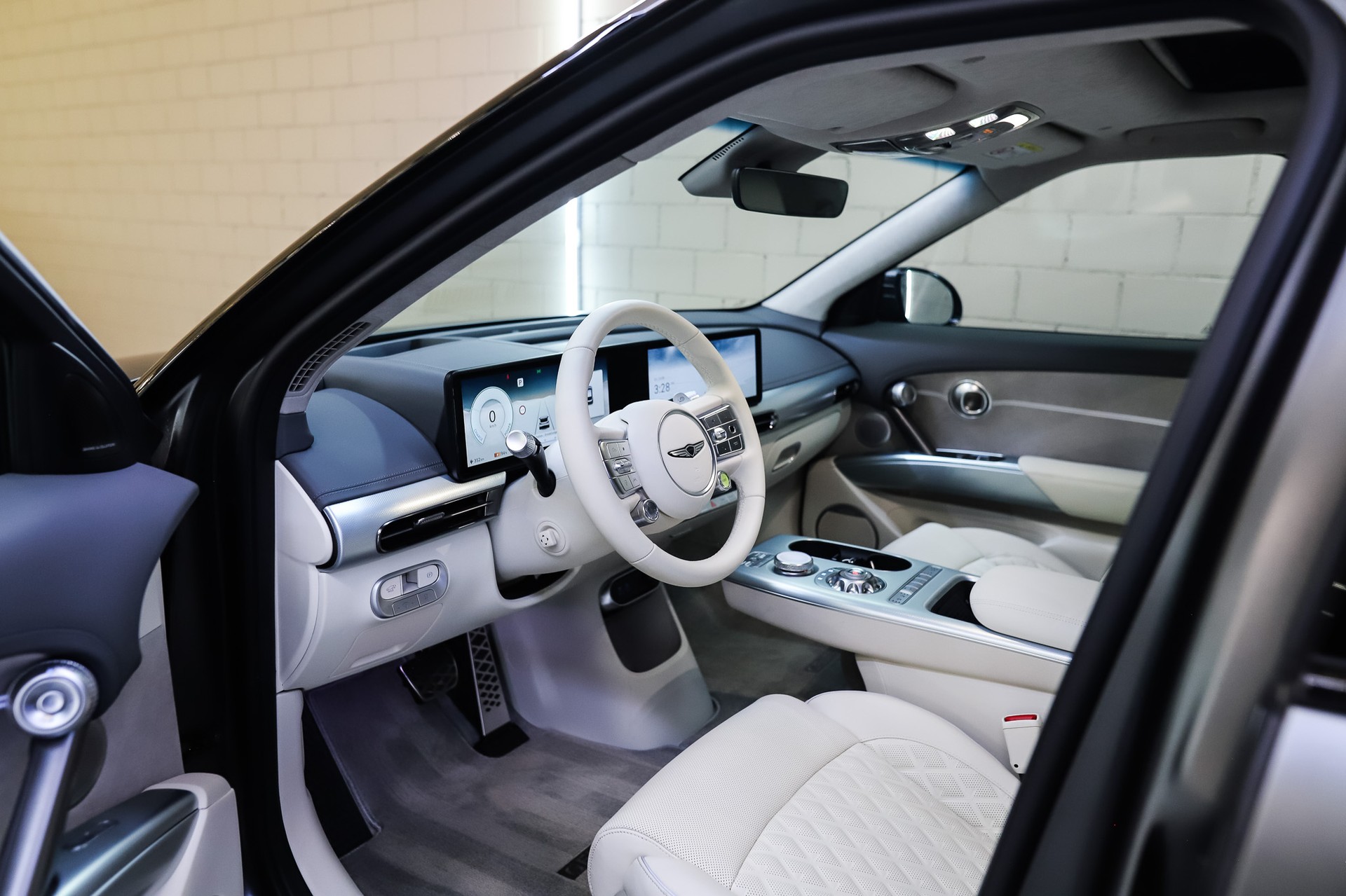 GENESIS GV60 77.4 kWh Sport Plus AWD * Makalu Gray Matt *-image-6