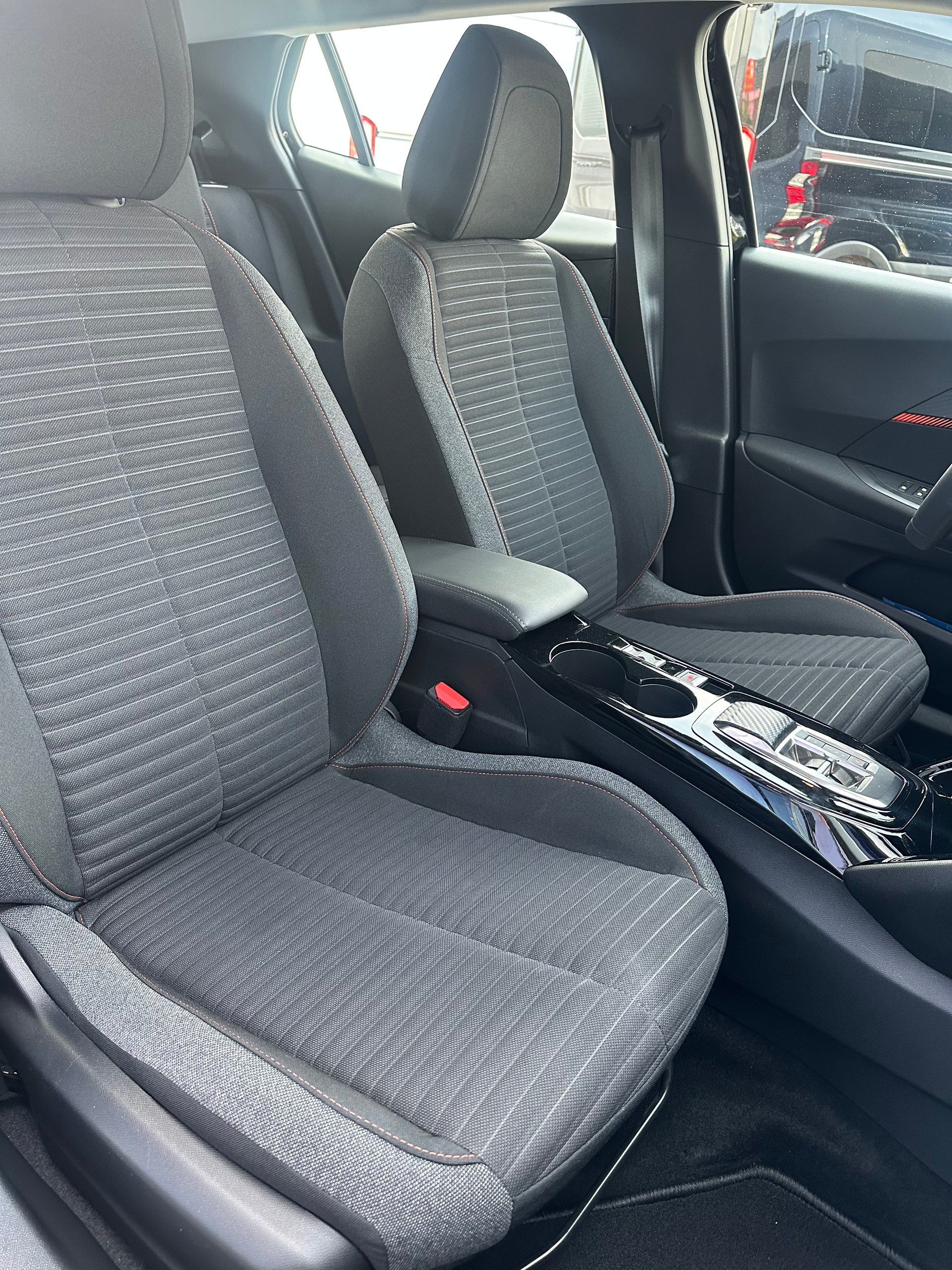 PEUGEOT 2008 1.2 PureTech 130 Active Pack-image-14