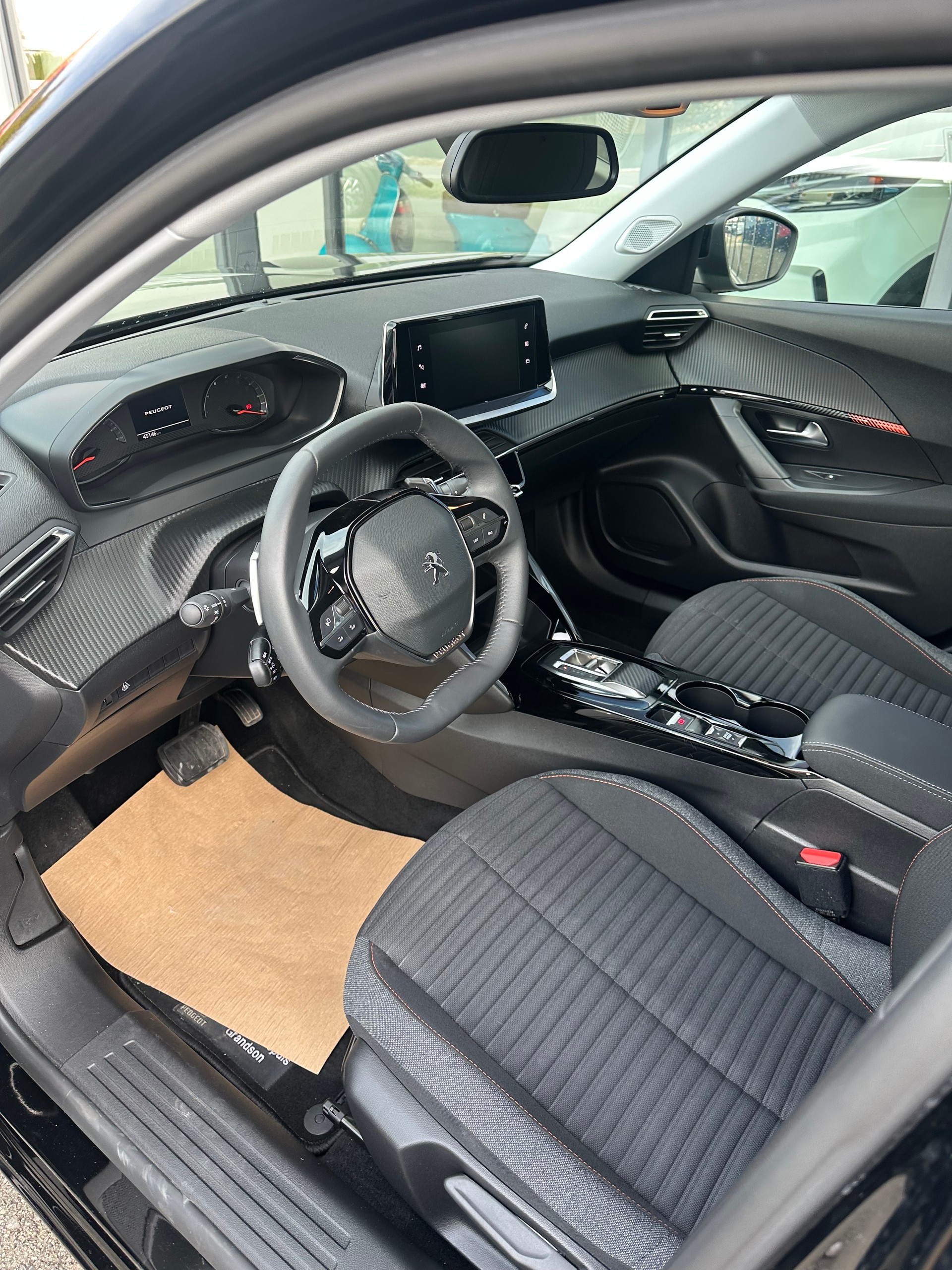 PEUGEOT 2008 1.2 PureTech 130 Active Pack-image-10