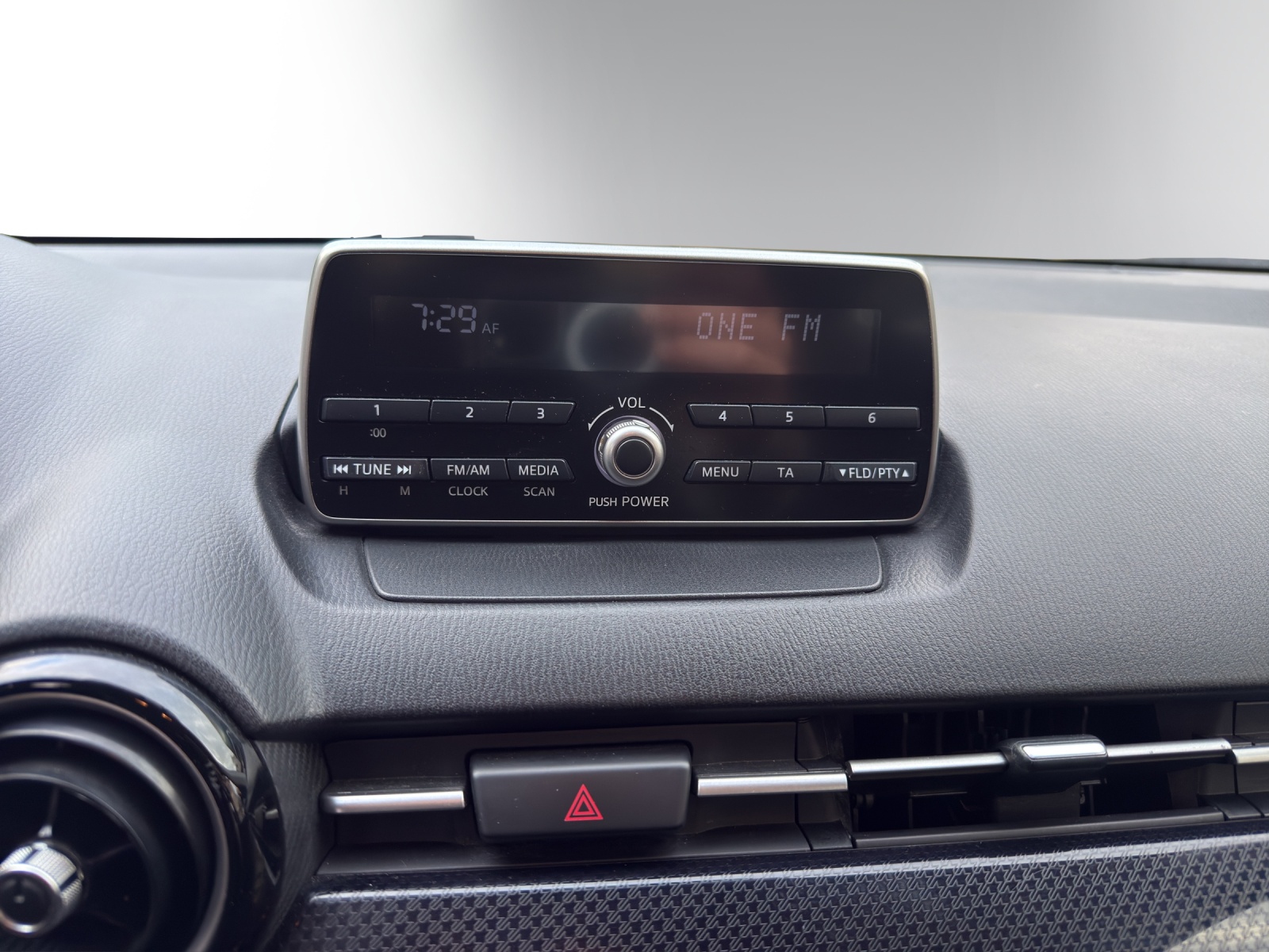 MAZDA 2 G 90 Ambition-image-10