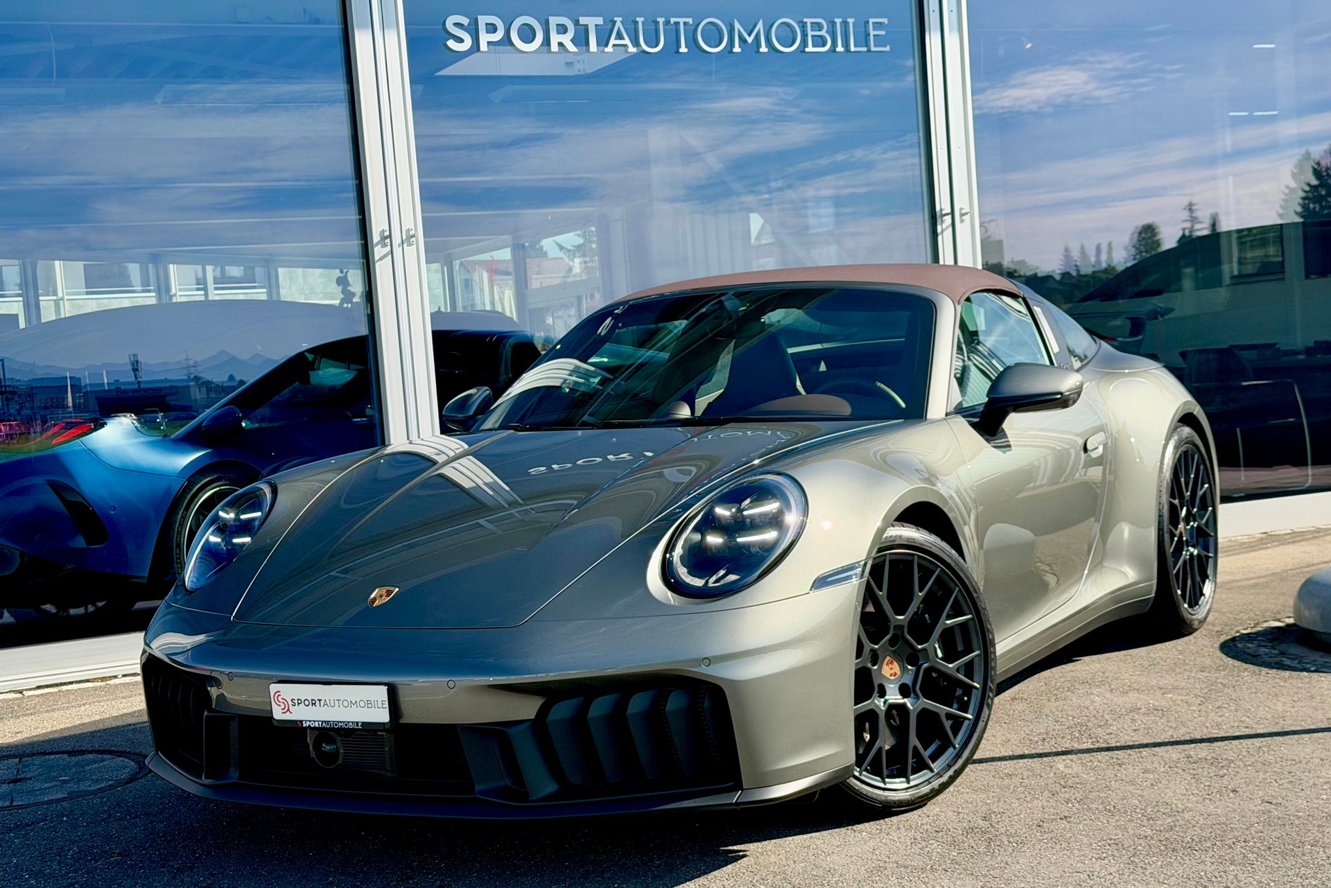 PORSCHE 911 Carrera 4 Cabriolet GTS PDK-showroom-element-2