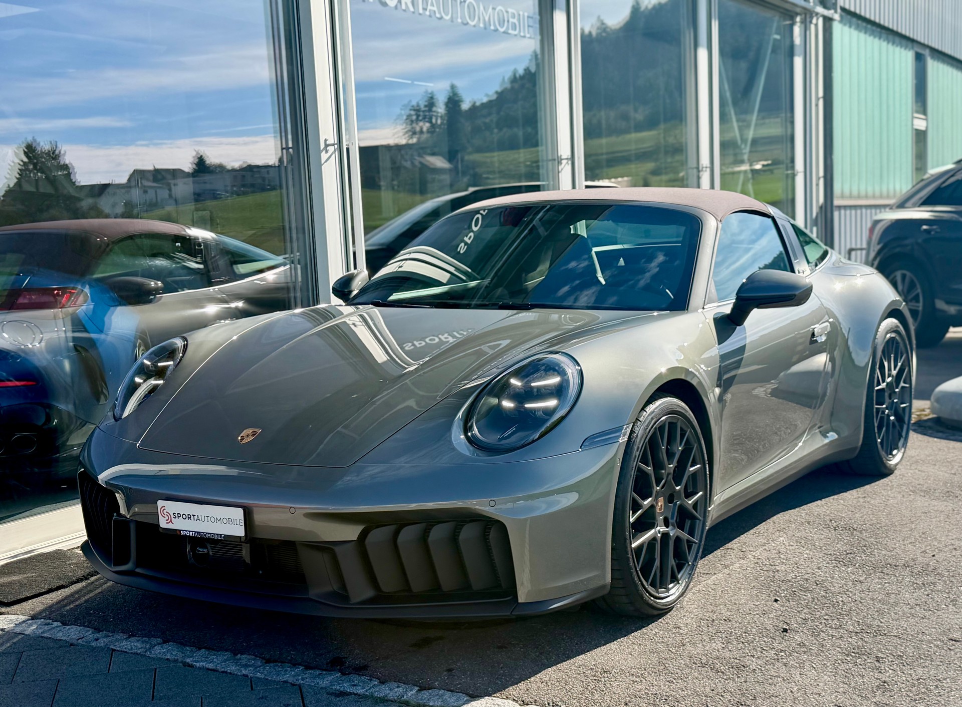 PORSCHE 911 Carrera 4 Cabriolet GTS PDK-showroom-element-3