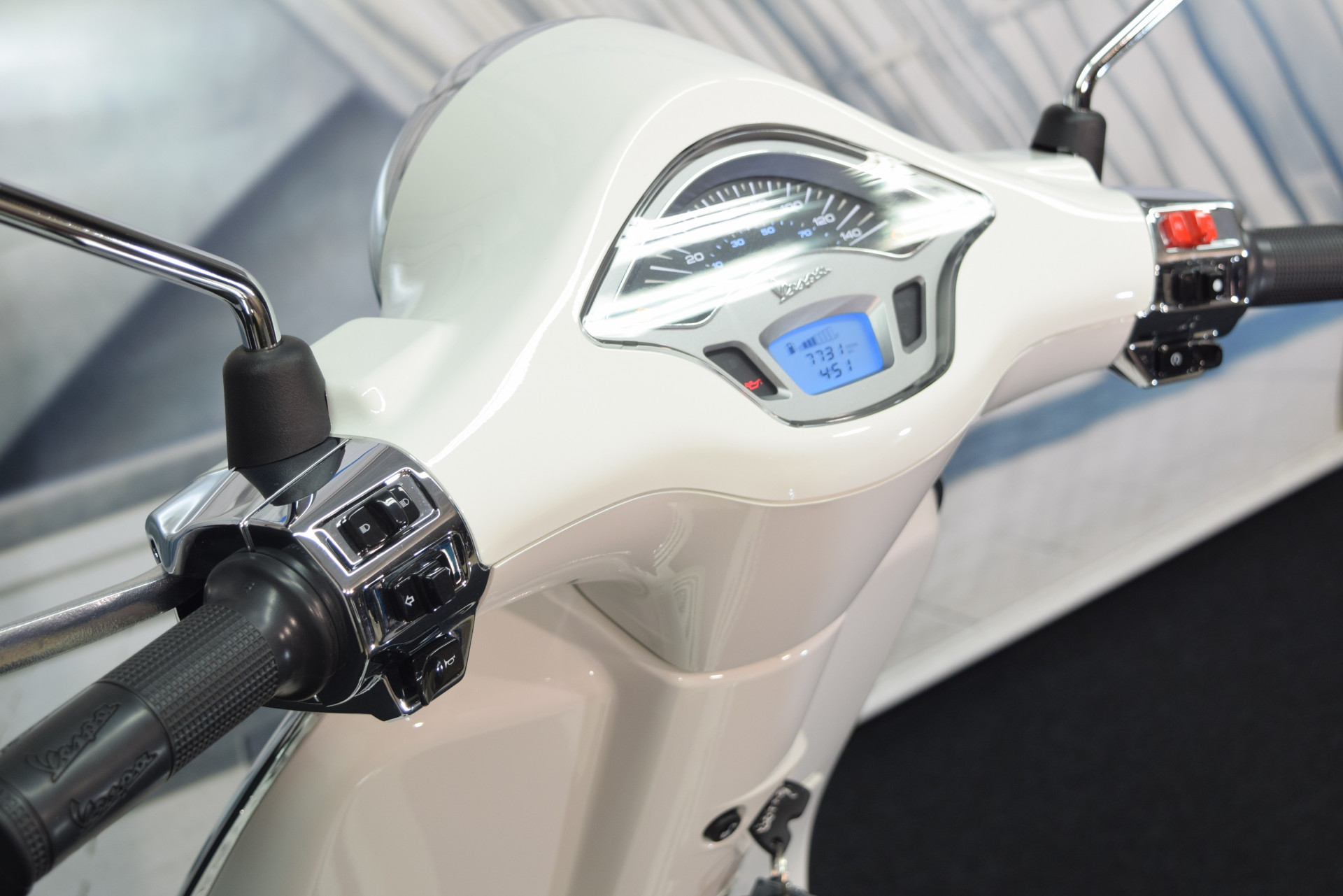 PIAGGIO Vespa Primavera 125 inkl. Topcase-image-6