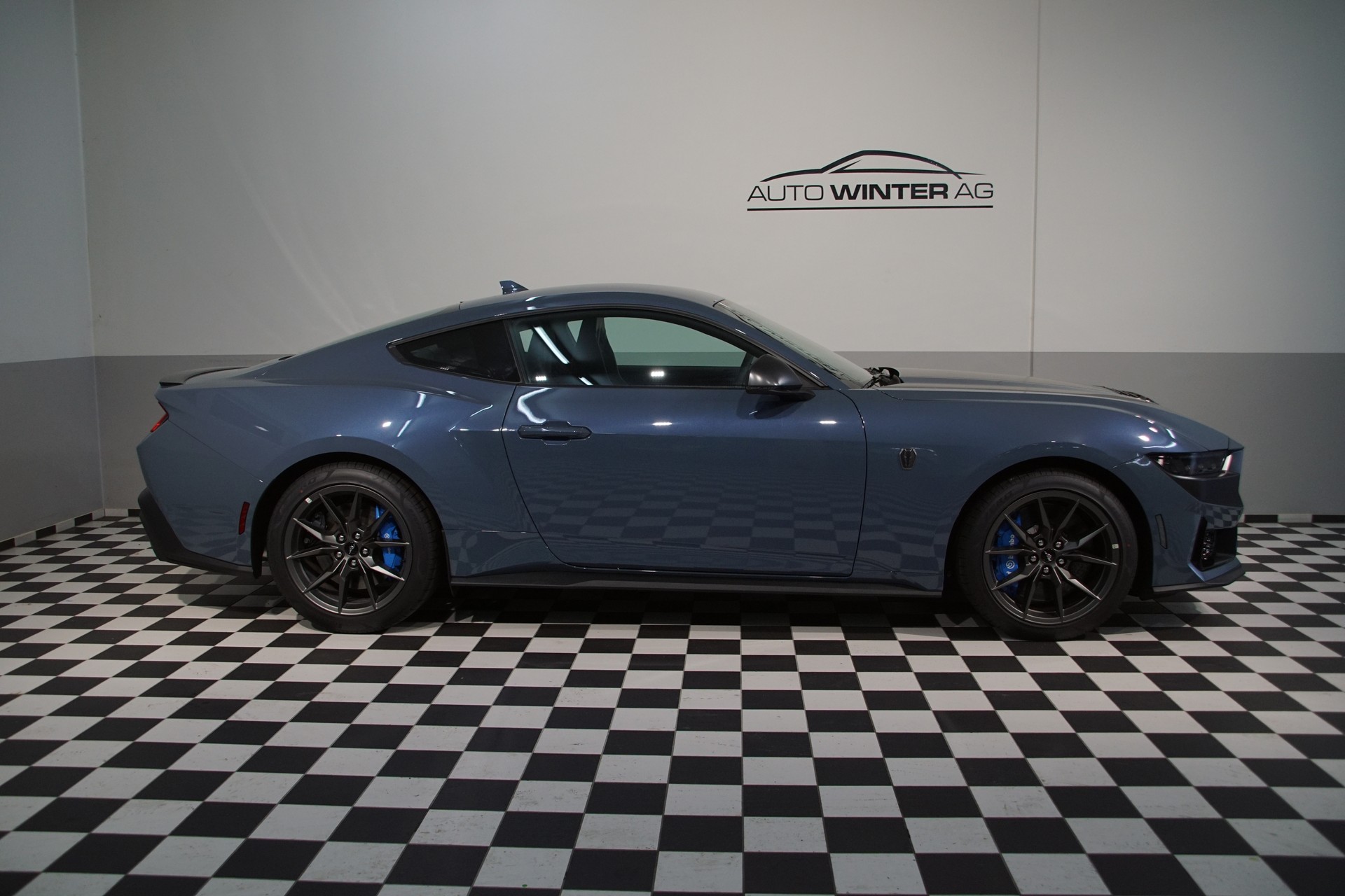 FORD Mustang Dark Horse Vapor Blue CH-Fahrzeug-showroom-element-3