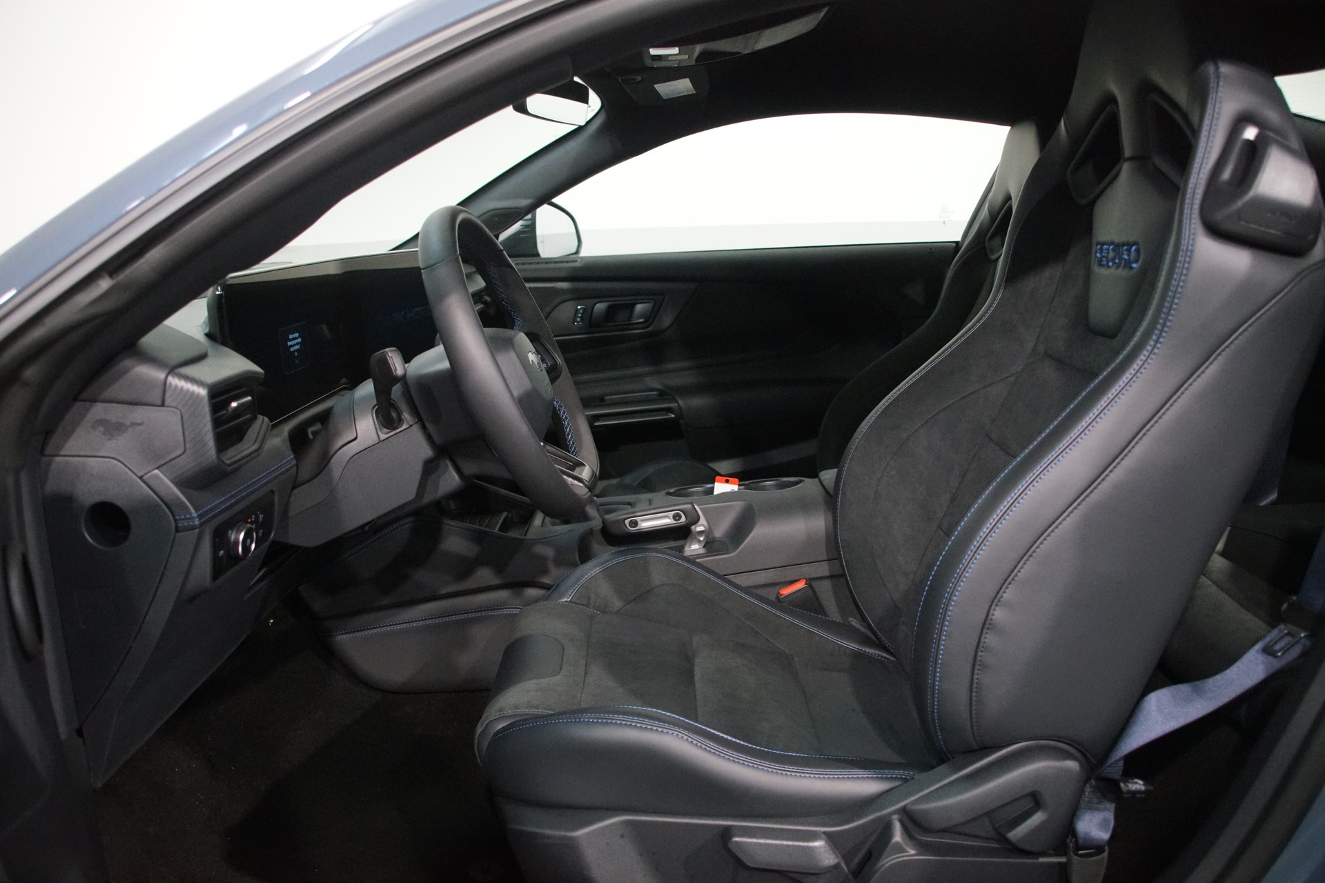 FORD Mustang Dark Horse Vapor Blue CH-Fahrzeug-image-9