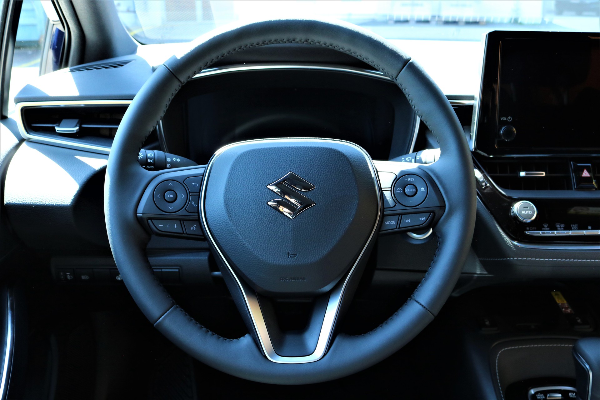 SUZUKI Swace 1.8 Hybrid Compact Top Automat-image-4