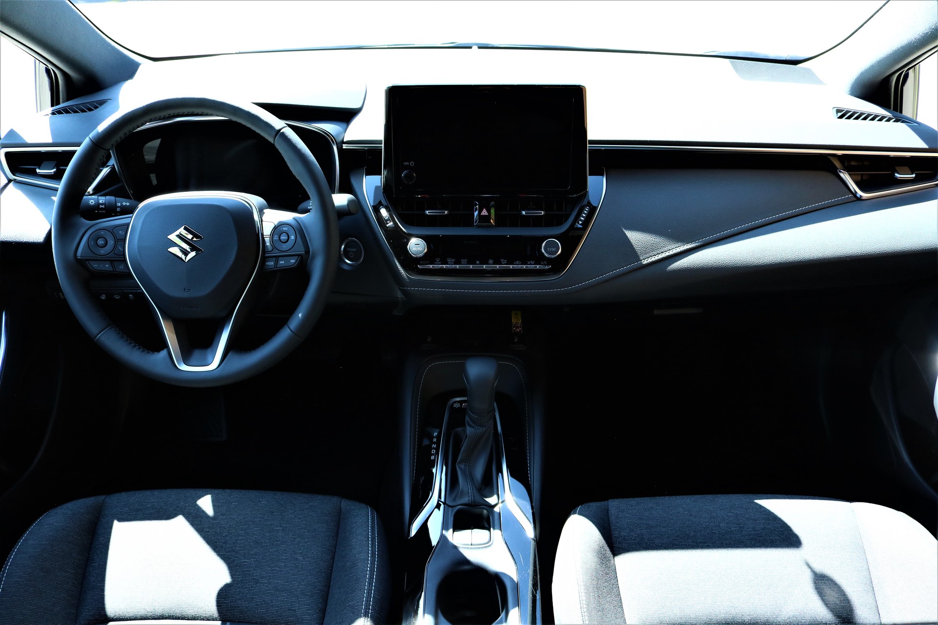 SUZUKI Swace 1.8 Hybrid Compact Top Automat-showroom-element-3