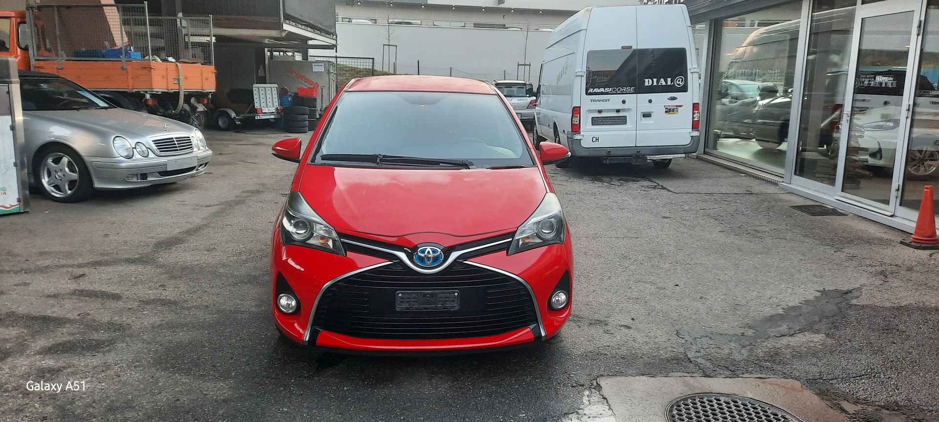 TOYOTA Yaris 1.5 VVT-i Hybrid Trend e-CVT
