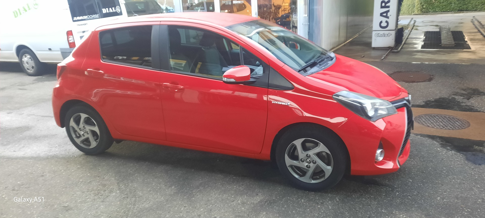TOYOTA Yaris 1.5 VVT-i Hybrid Trend e-CVT-image-4