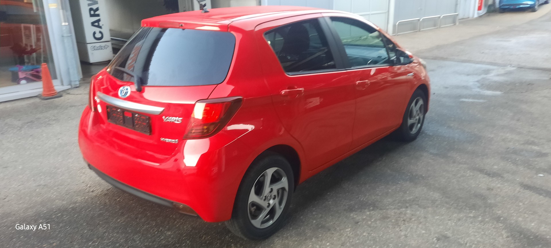 TOYOTA Yaris 1.5 VVT-i Hybrid Trend e-CVT-image-3