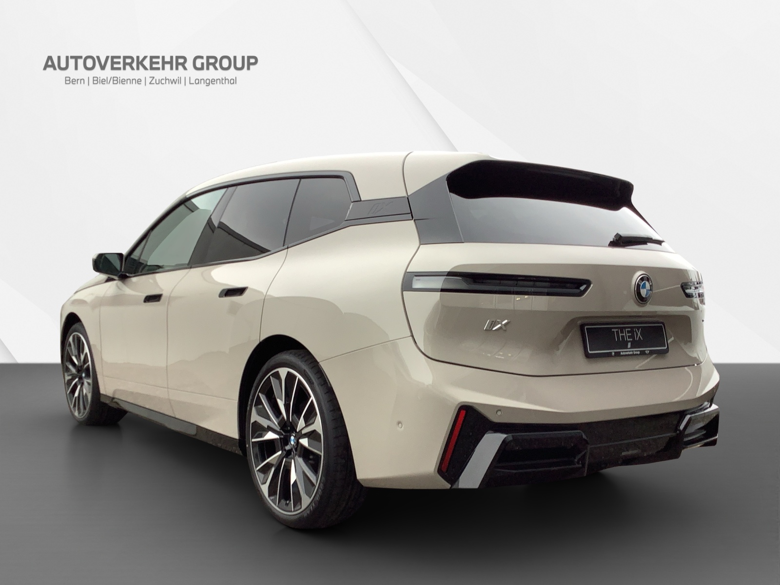 BMW iX xDrive45 M Sport Pro-showroom-element-2