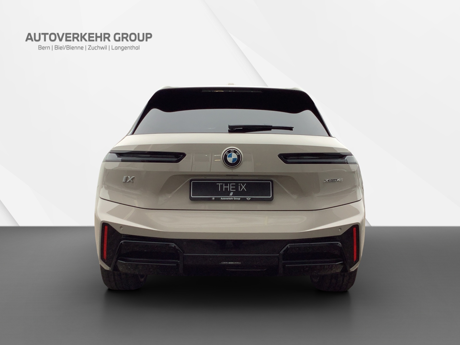 BMW iX xDrive45 M Sport Pro-showroom-element-3