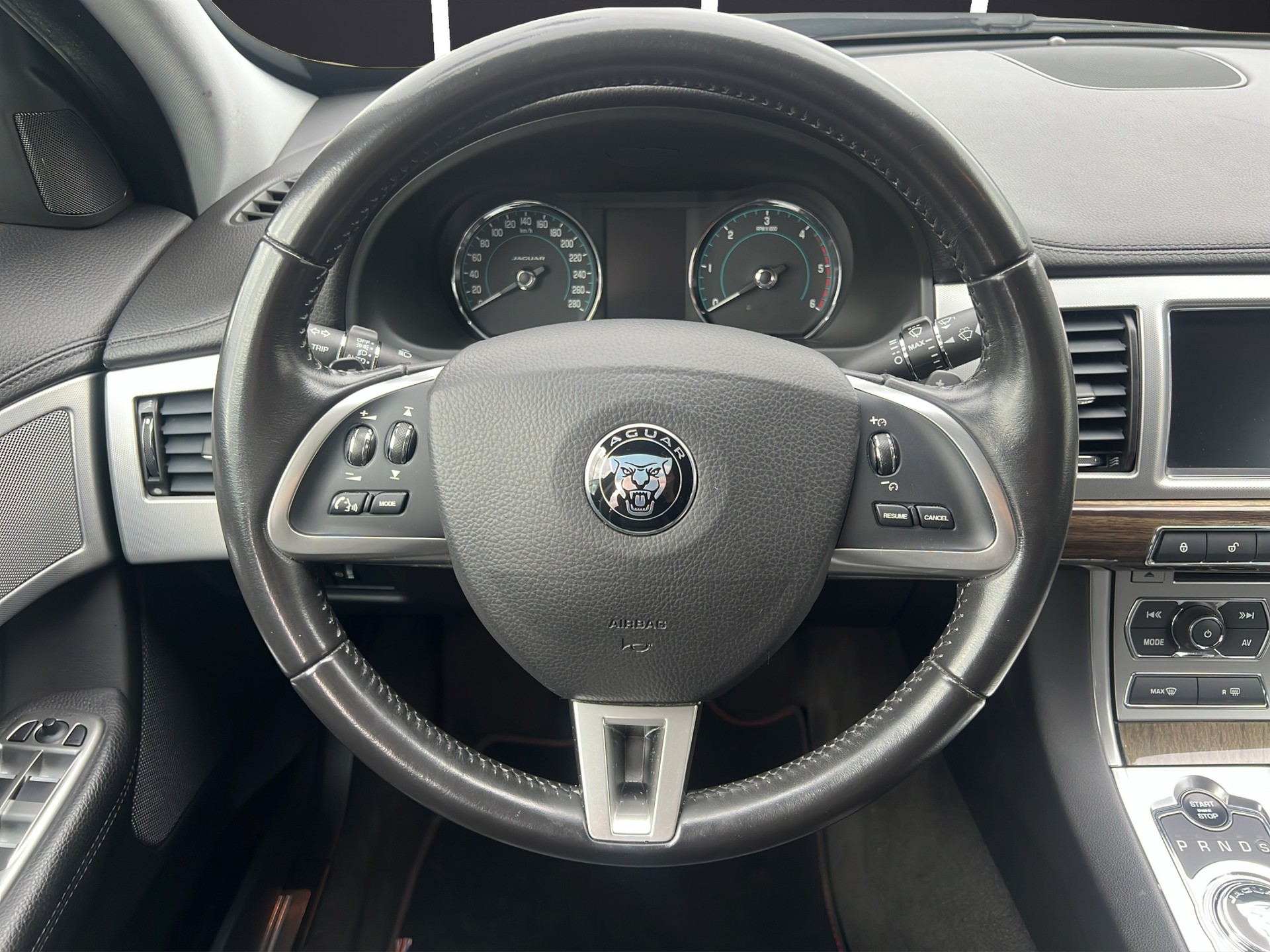 JAGUAR XF 2.2d-image-6