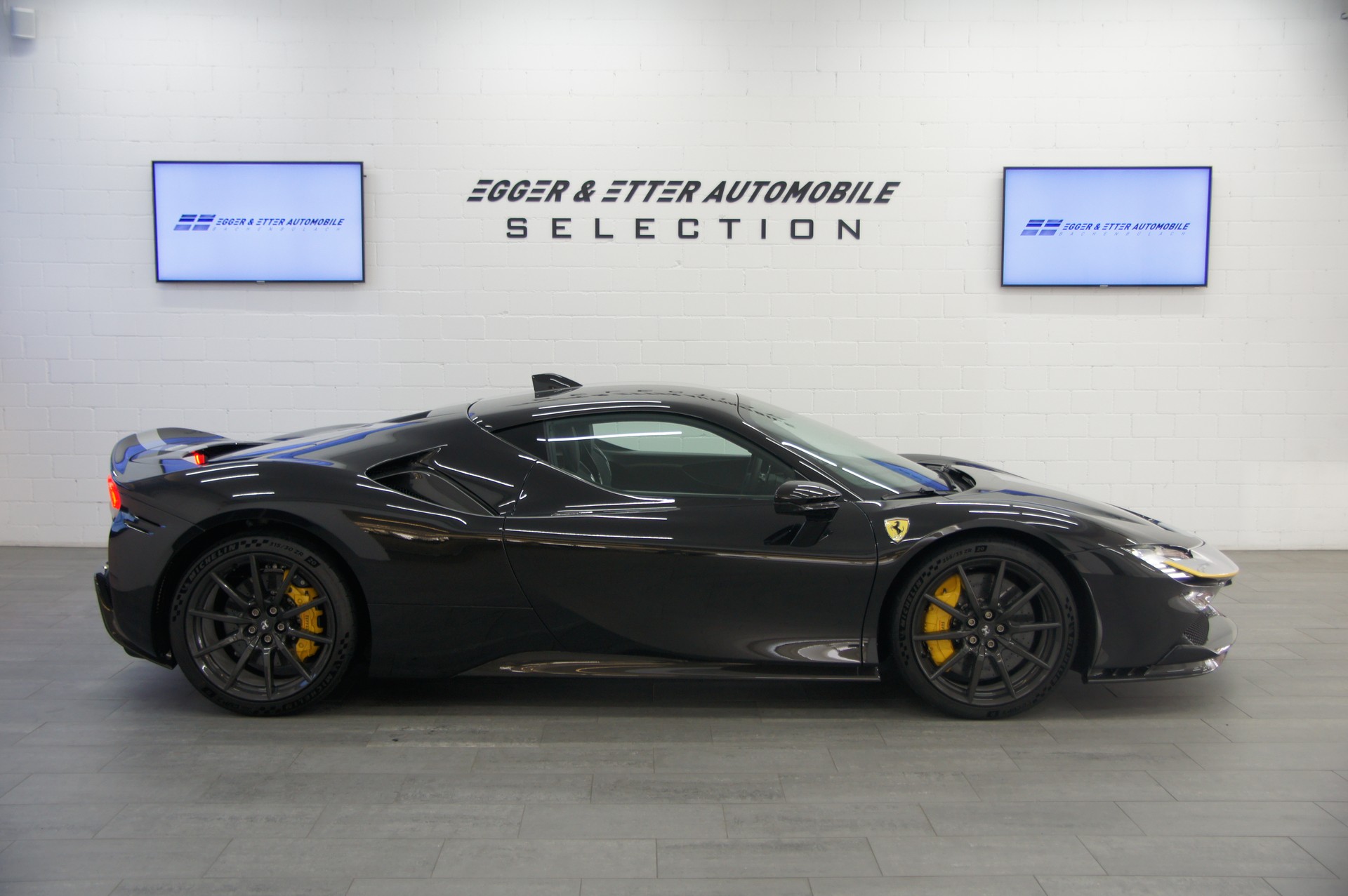 FERRARI SF90 Stradale-showroom-element-3