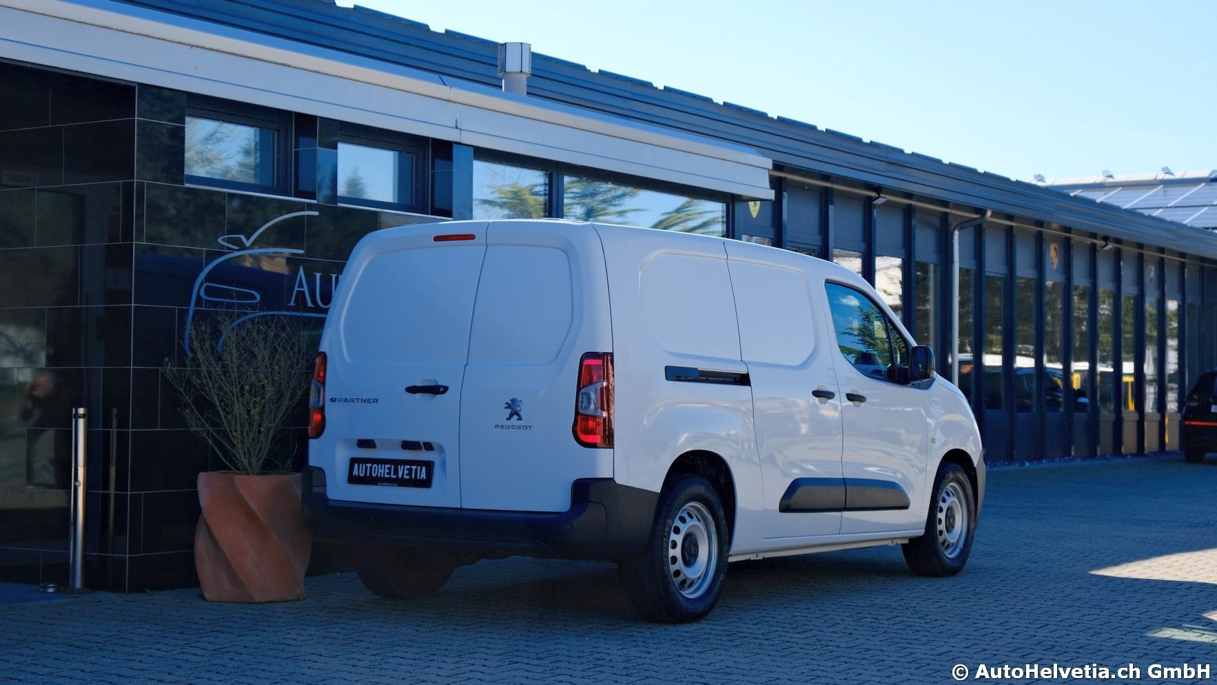 PEUGEOT e-Partner Long 50kWh-image-4