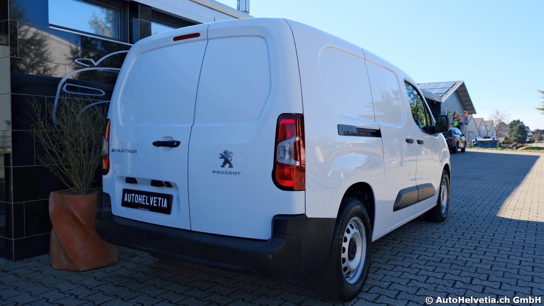 PEUGEOT e-Partner Long 50kWh-image-5