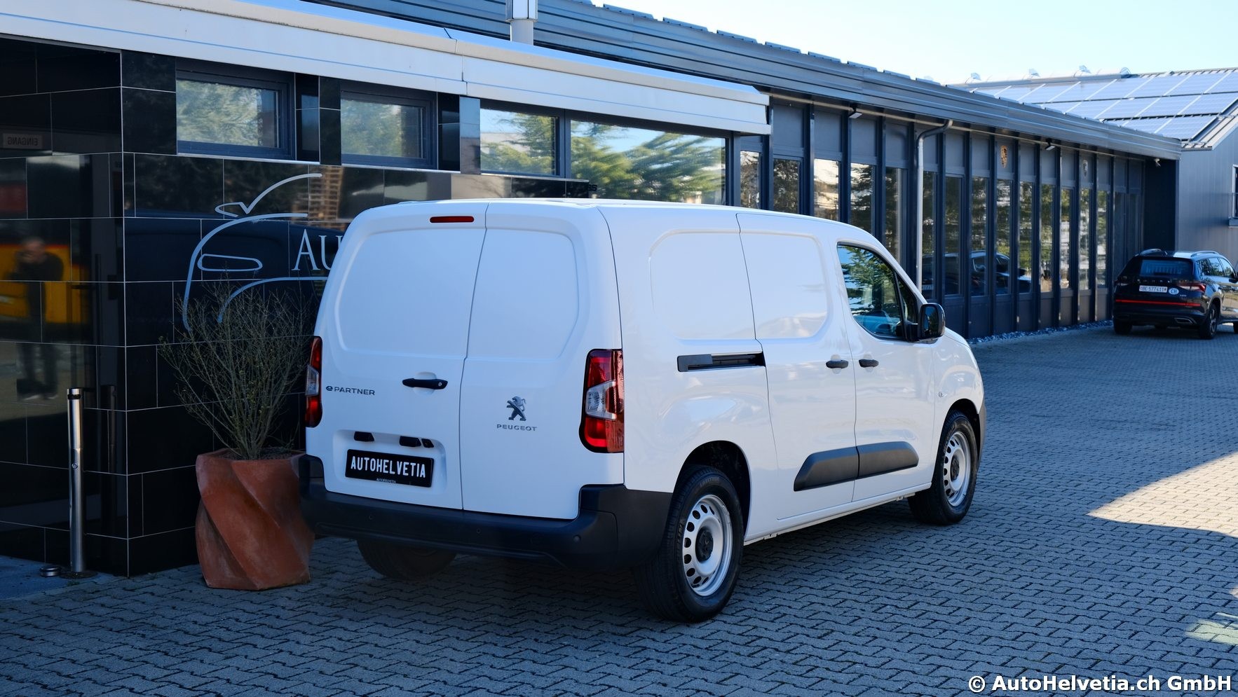 PEUGEOT e-Partner Long 50kWh-image-18