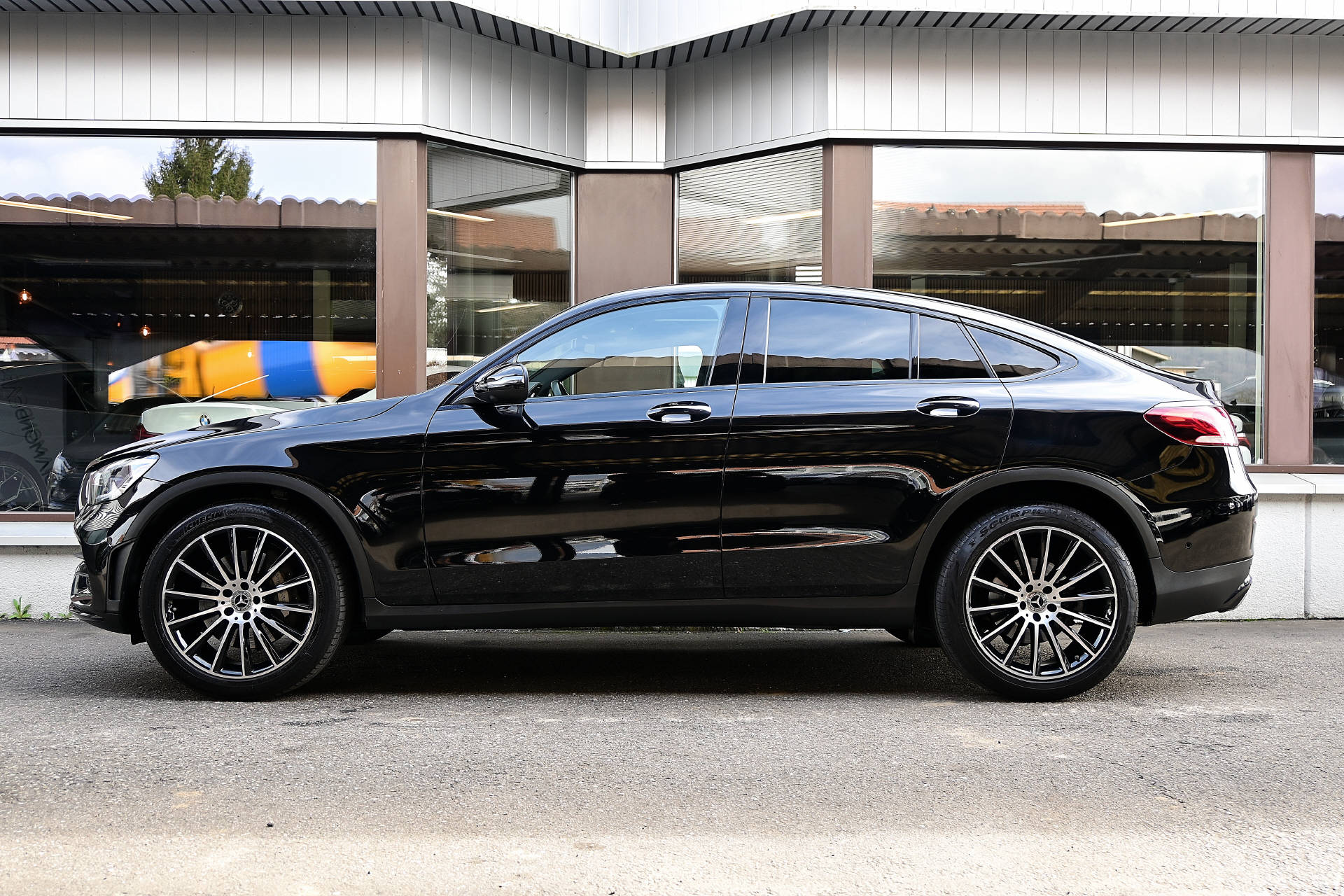 MERCEDES-BENZ GLC 300 d 4m Coupé AMG Line *AHK*LED*HUD*-showroom-element-3
