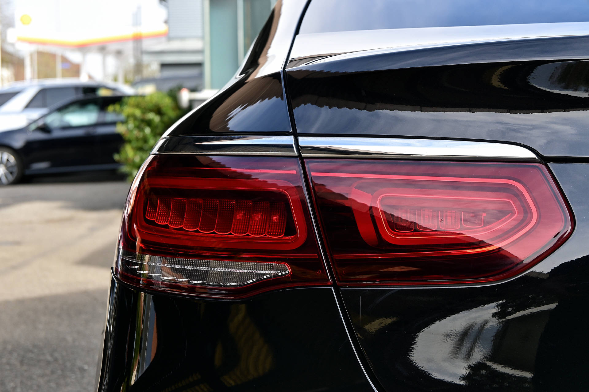 MERCEDES-BENZ GLC 300 d 4m Coupé AMG Line *AHK*LED*HUD*-image-5