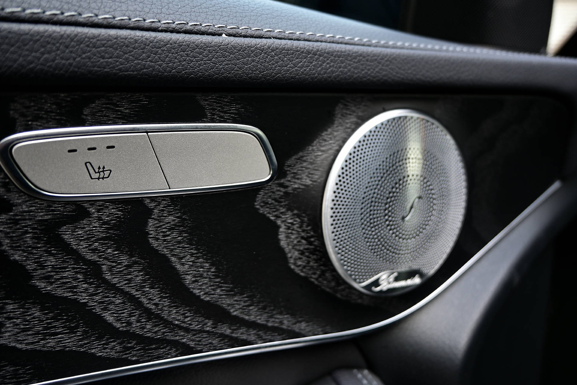 MERCEDES-BENZ GLC 300 d 4m Coupé AMG Line *AHK*LED*HUD*-image-18
