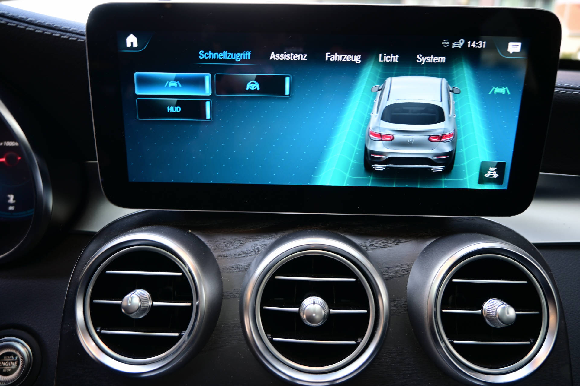 MERCEDES-BENZ GLC 300 d 4m Coupé AMG Line *AHK*LED*HUD*-image-22