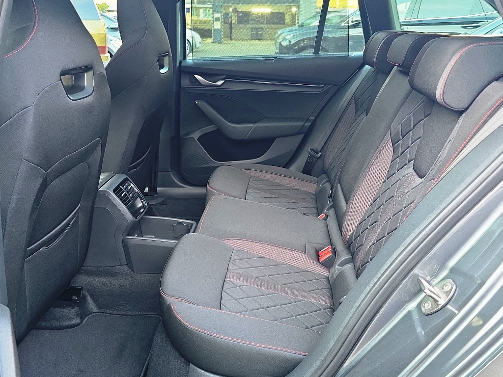 SKODA Octavia Combi 2.0 TSI RS DSG-image-17