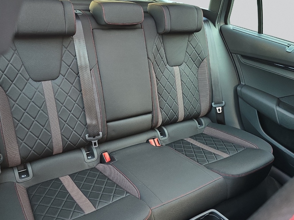 SKODA Octavia Combi 2.0 TSI RS DSG-image-10