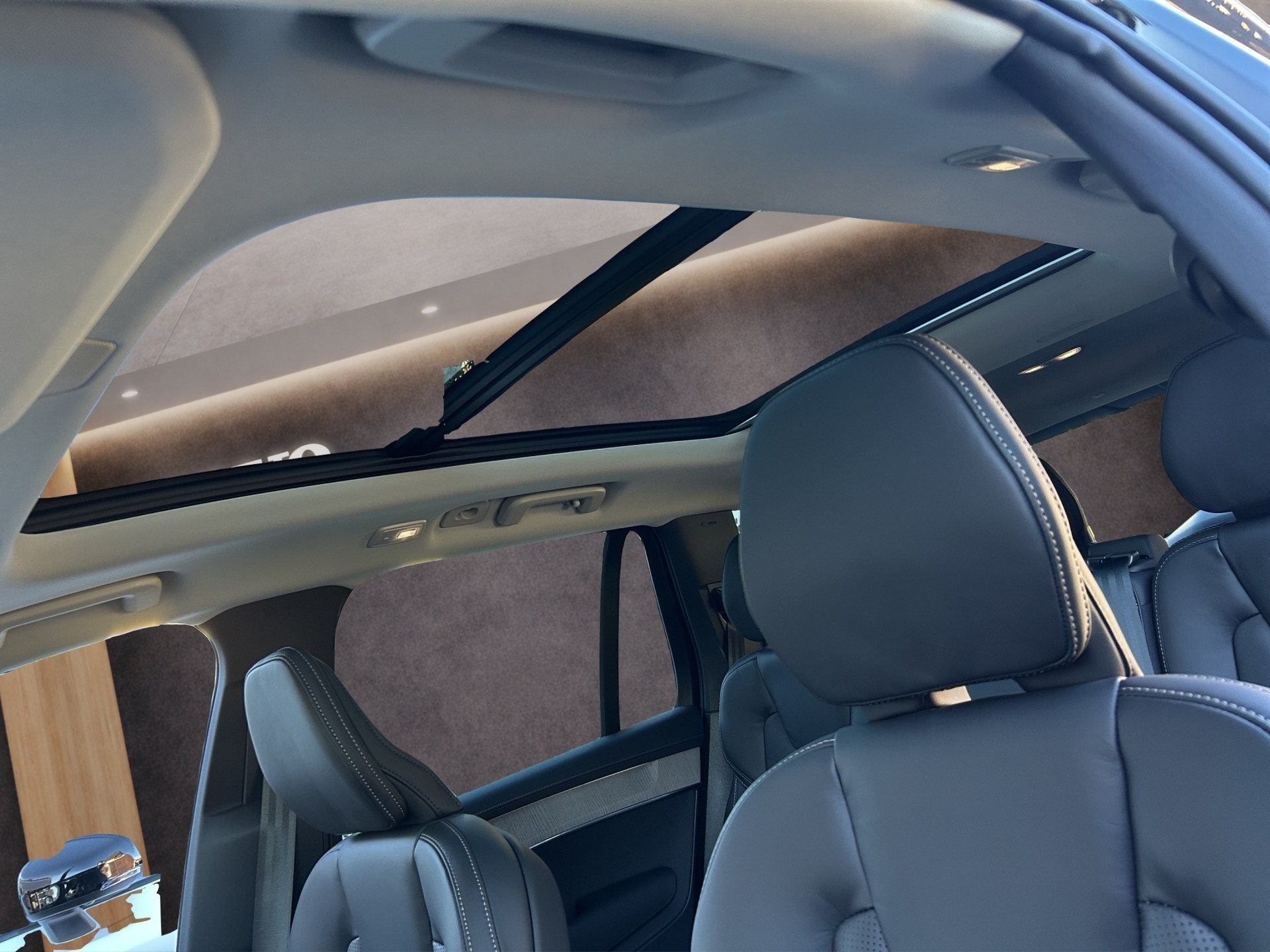 VOLVO XC90 2.0 T8 TE Plus Dark eAWD-image-9