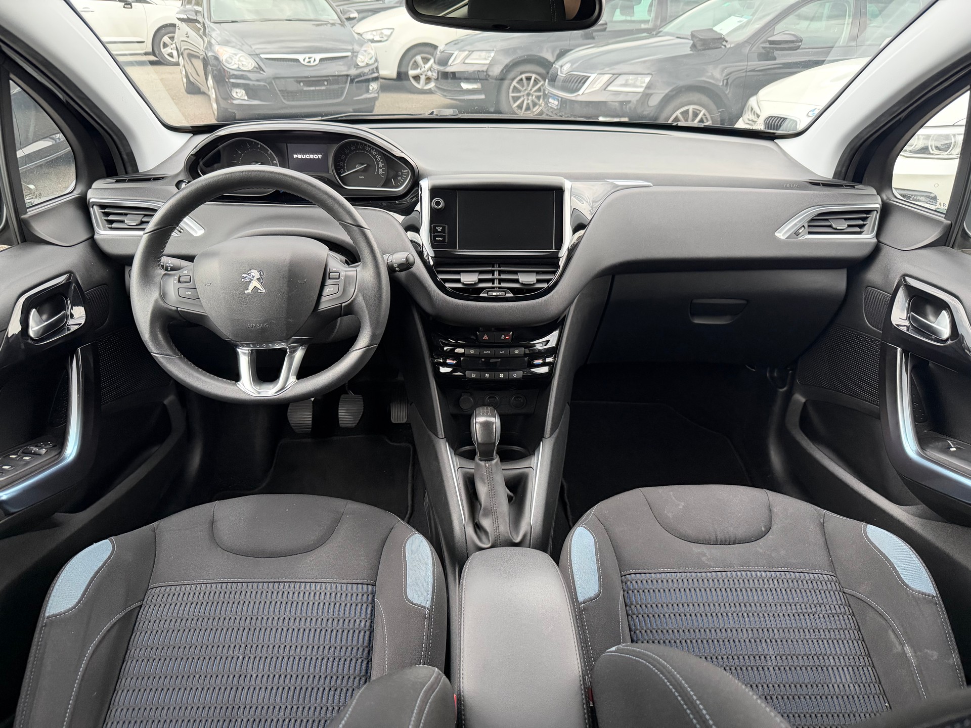 PEUGEOT 208 1.6 VTI Intuitive-image-9