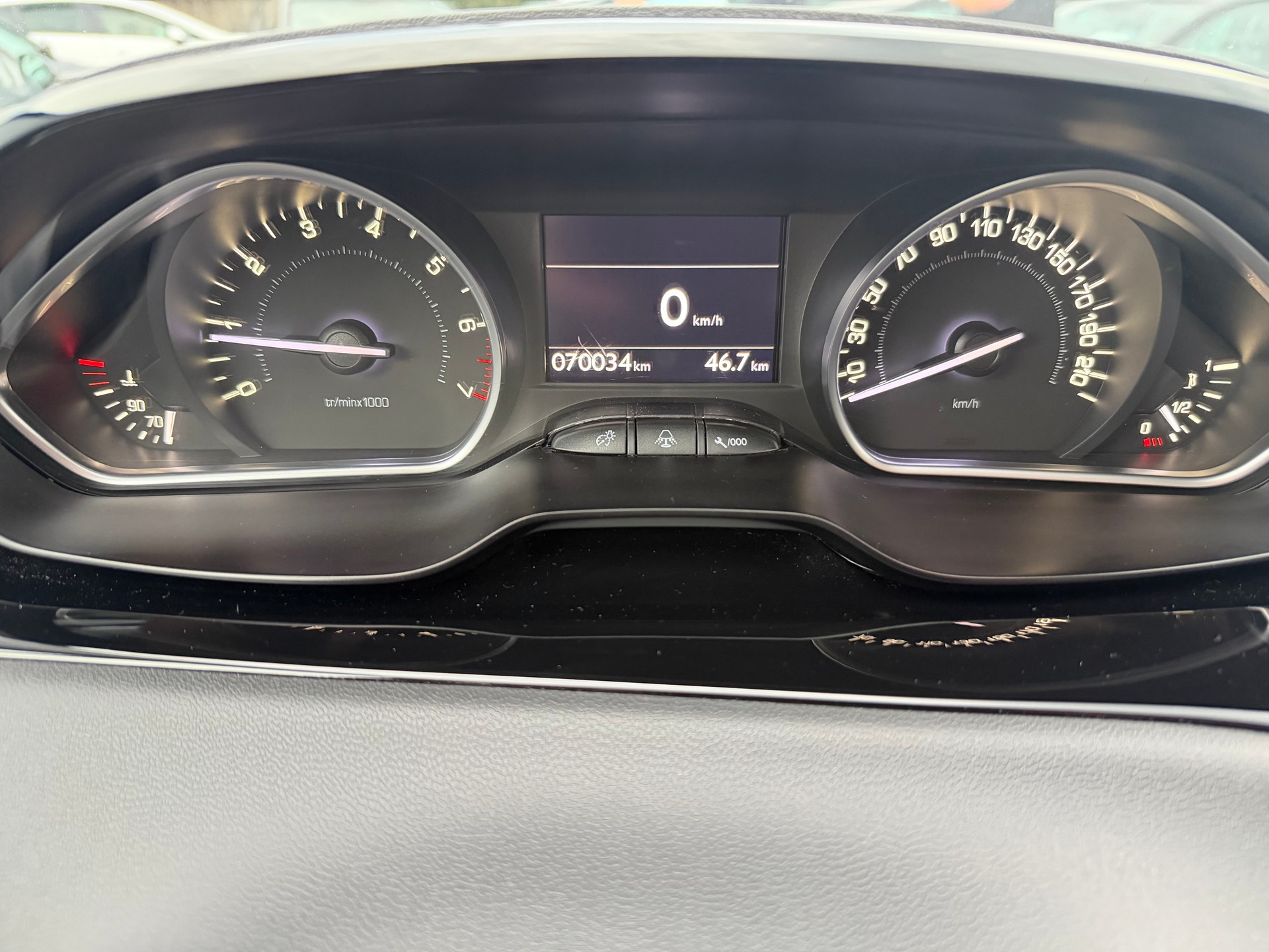 PEUGEOT 208 1.6 VTI Intuitive-image-11