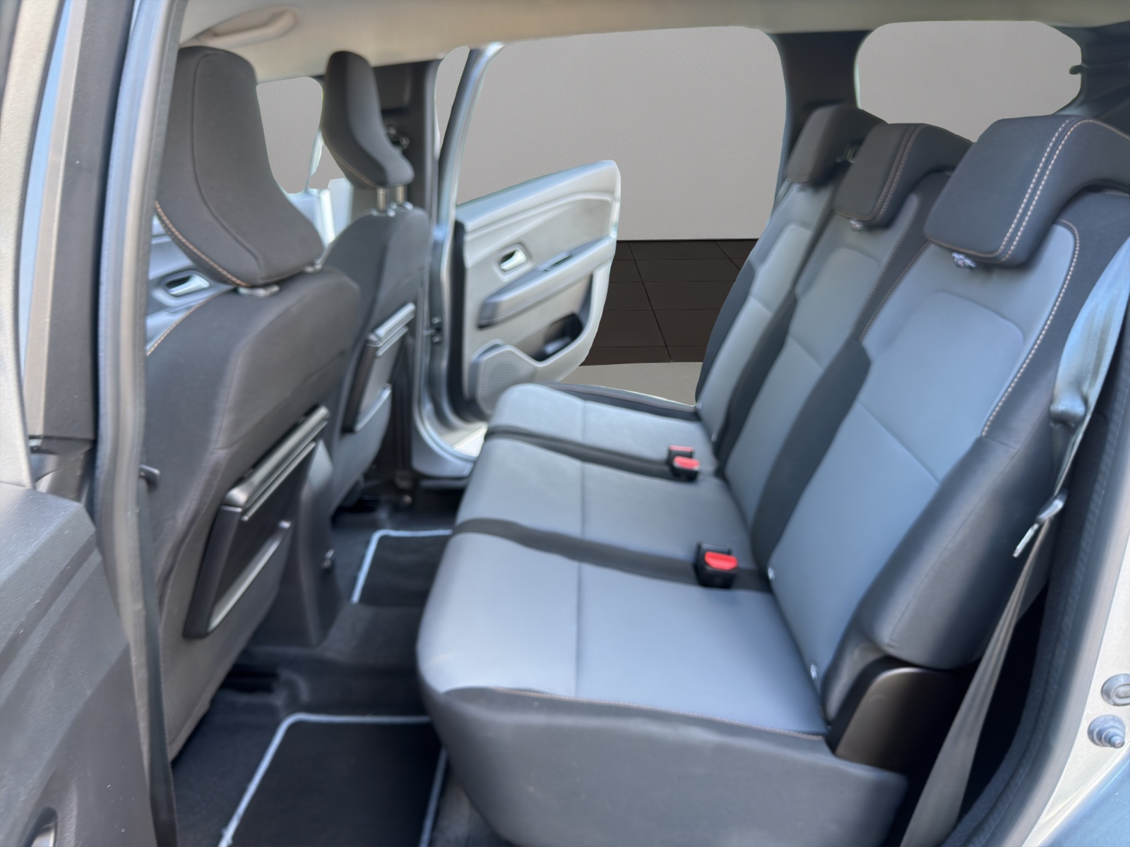 DACIA Jogger HEV 140 Extreme-image-12