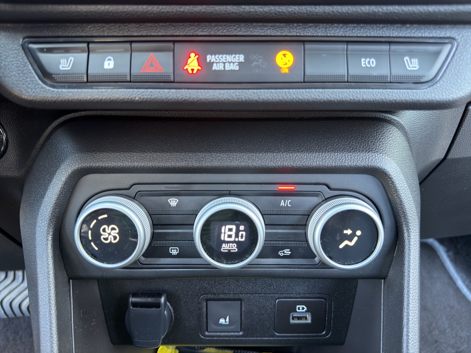 DACIA Jogger HEV 140 Extreme-image-14
