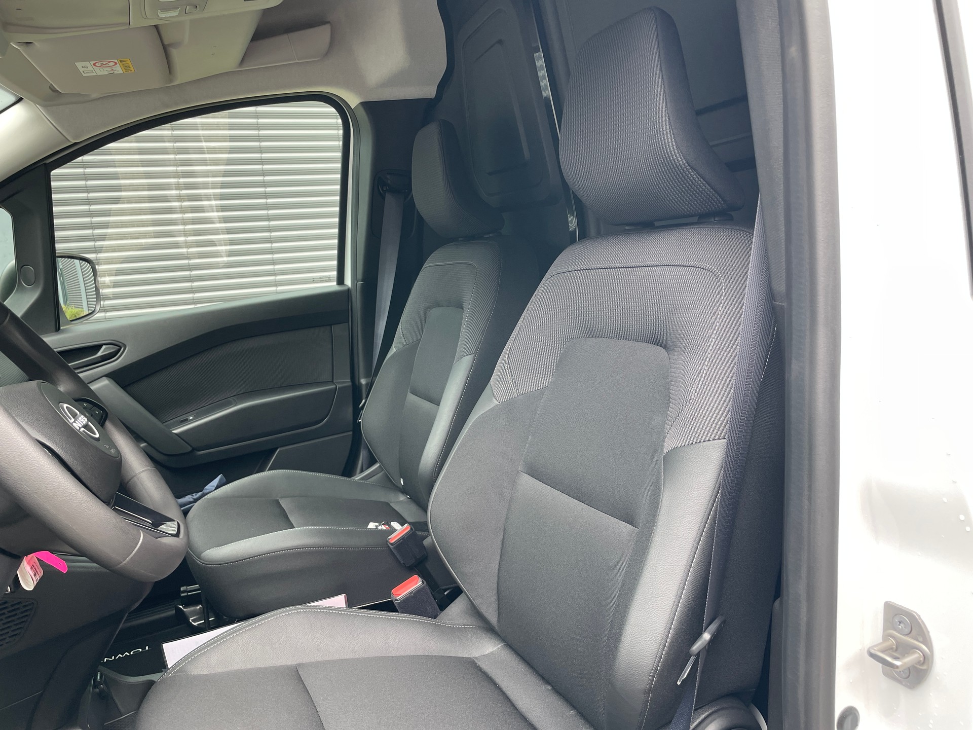 NISSAN Townstar EV45 kWh 22kW L2 Acenta-image-14